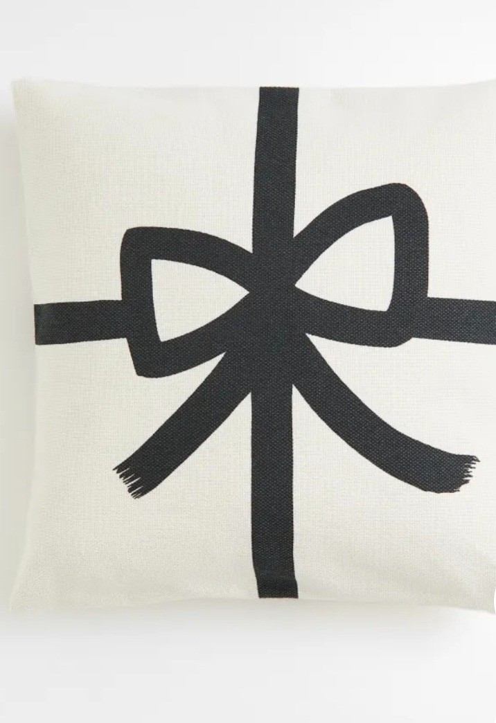 Funda de cojín en algodón.Pillowcase for the holiday season.

#LTKHoliday #LTKHome