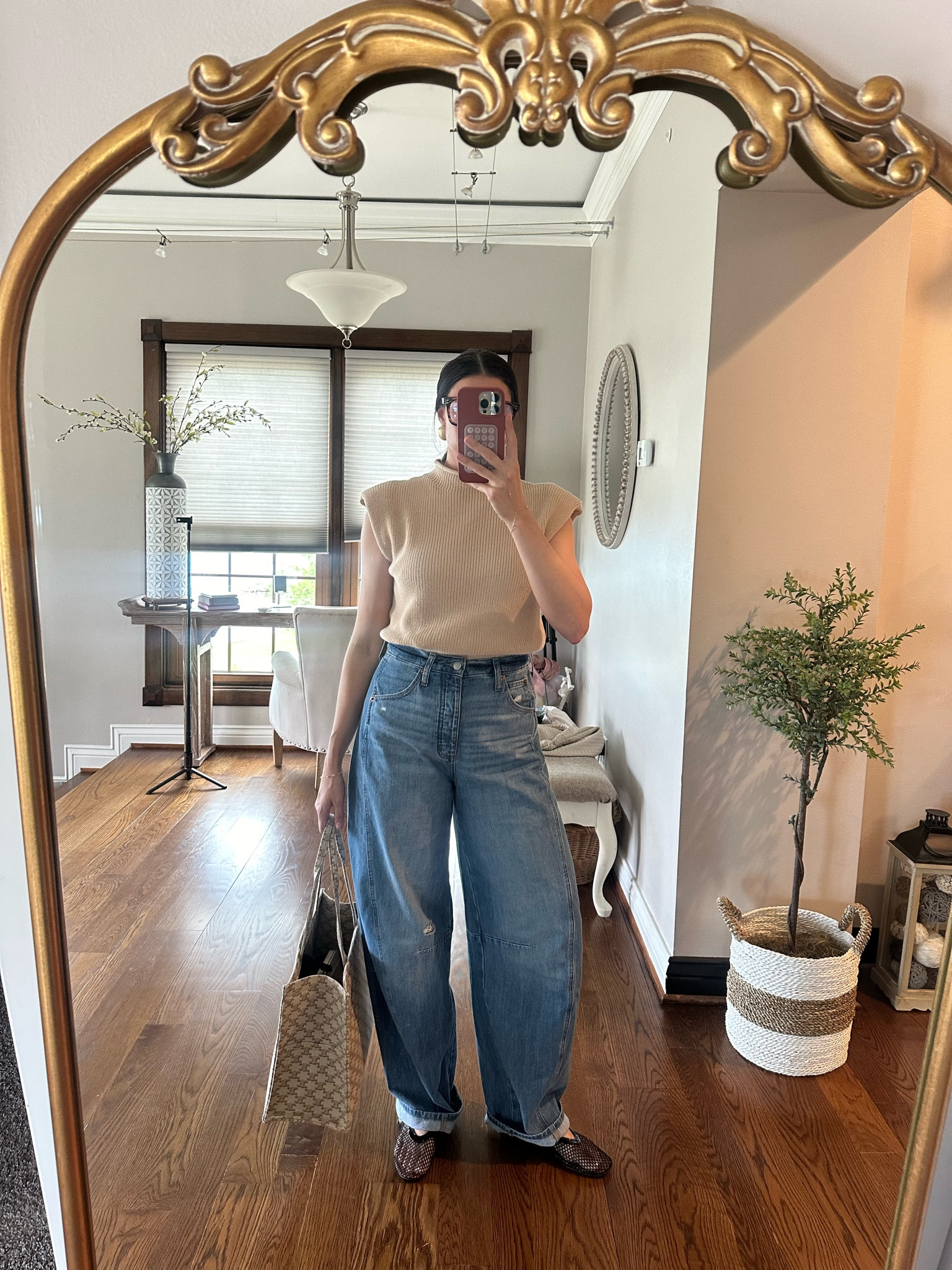 OOTD $40 barrel jeans 
Size down or TTS for an oversized fit 

#LTKsalealert #LTKstyletip #LTKfindsunder50