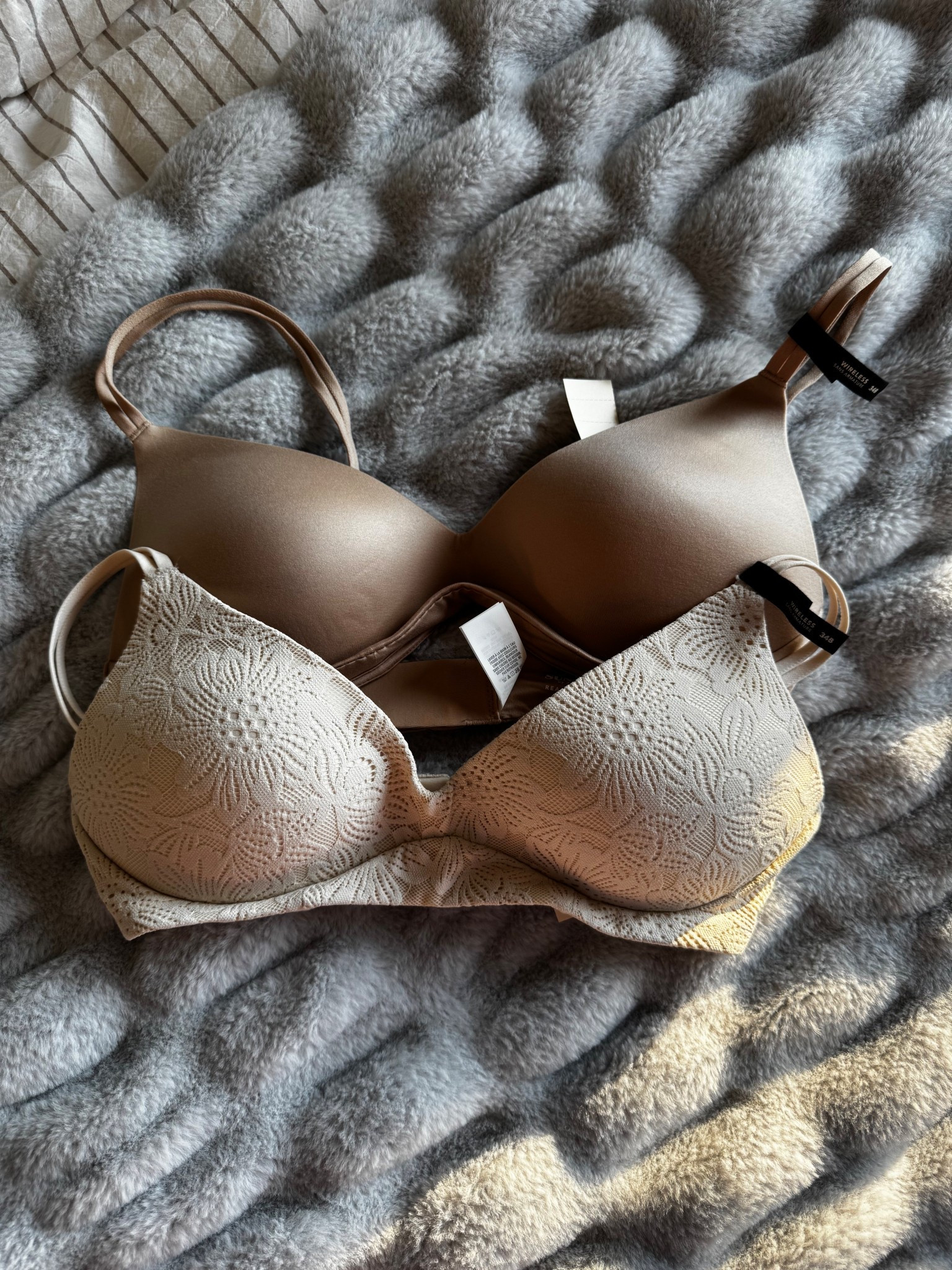 The best bra to ever exist. No wires so it feels like you’re wearing nothing. So buttery soft!! 