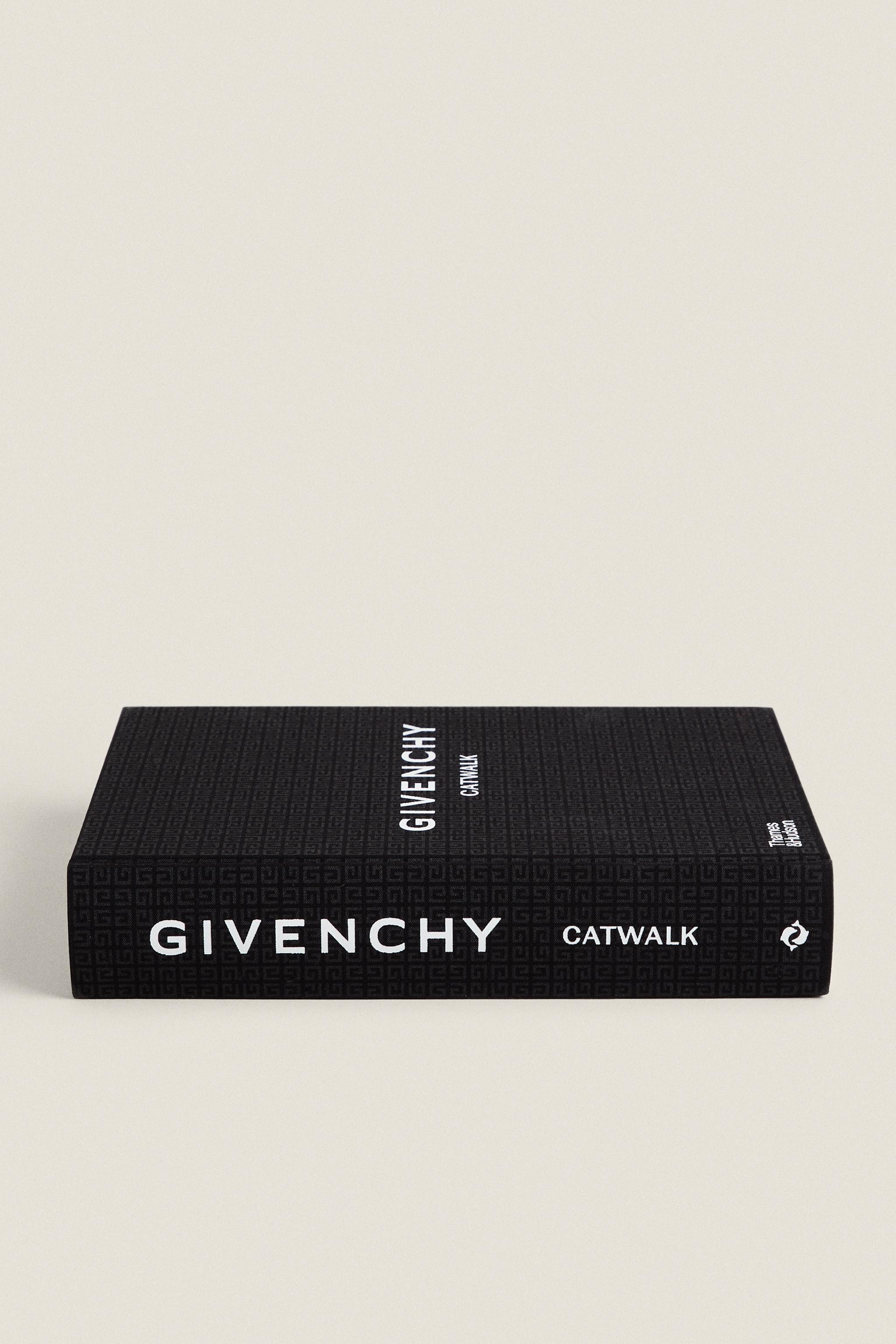 GIVENCHY CATWALK BOOK | Zara US