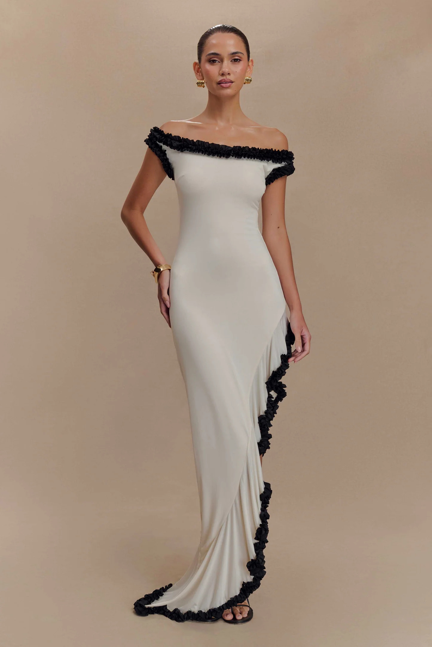 Arielle Off Shoulder Ruffle Midi Dress - Ivory/Black | MESHKI US