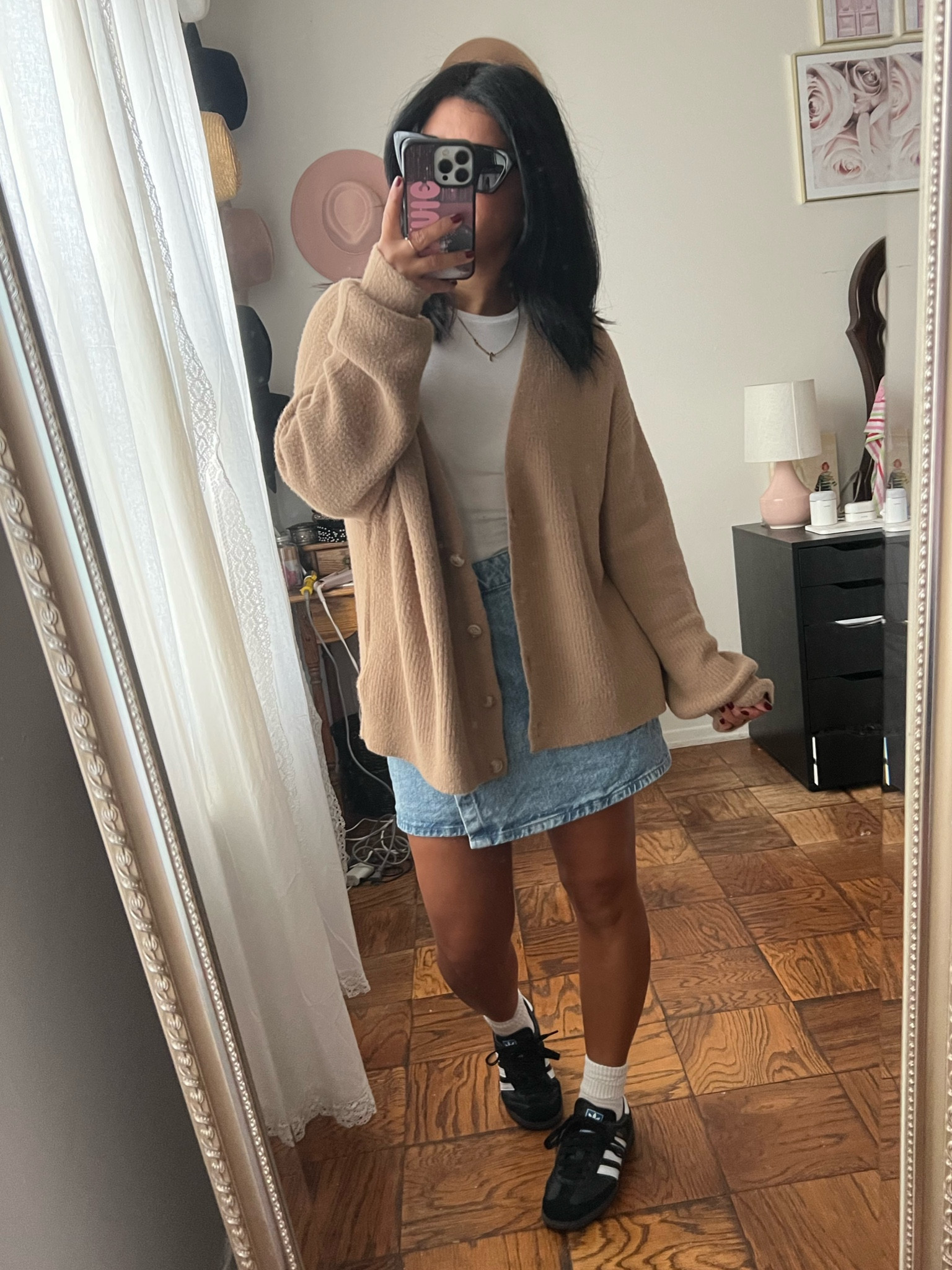 This cardigan is SO soft and feels so luxe and it’s currently on sale!  Comes in a few colors, great for layering! Runs oversized, wearing size XS 

#LTKSeasonal #LTKfindsunder50 #LTKsalealert