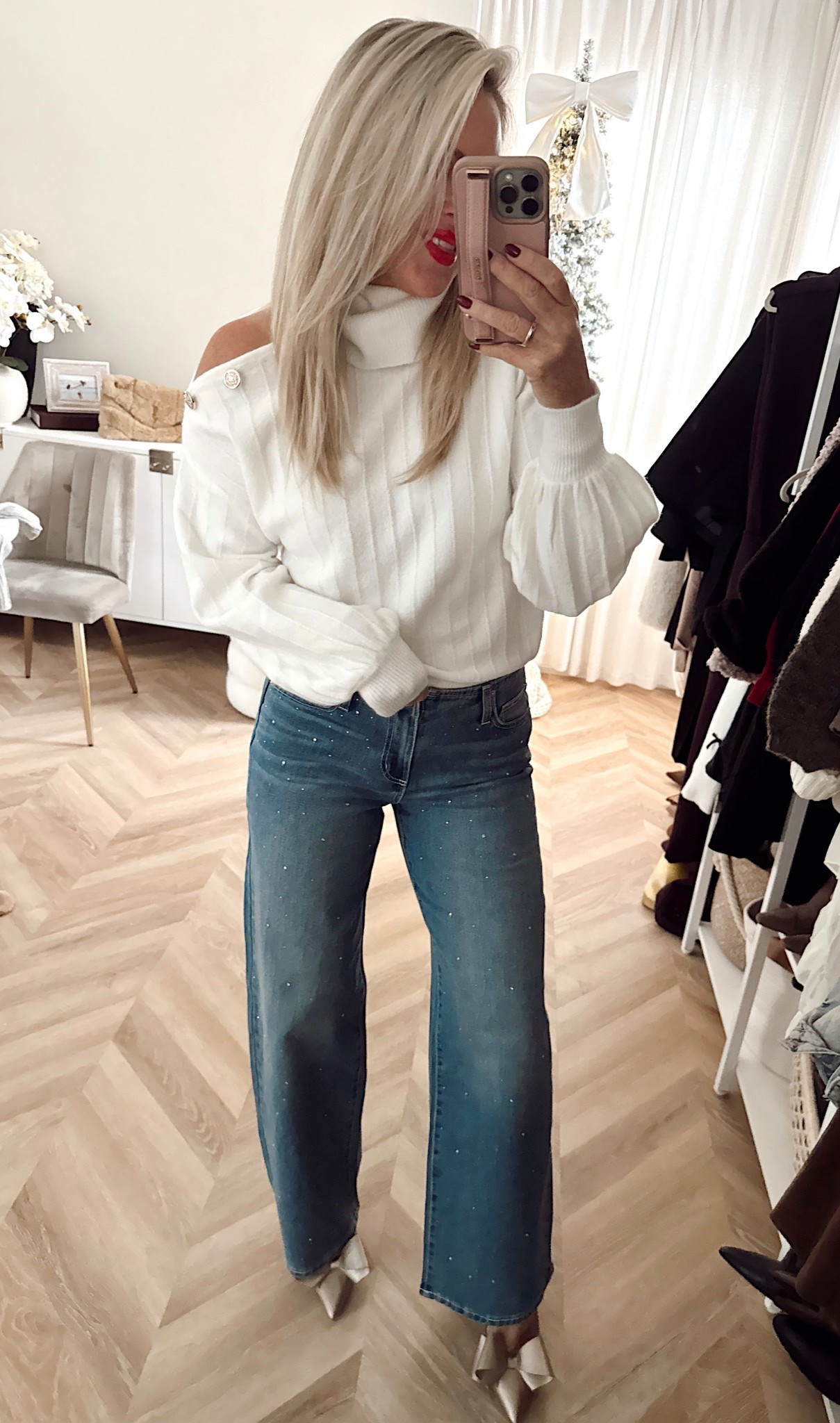 Wearing smalls- the cutest look from Walmart ladies! Wearing this top this weekend! ❄️



#LTKFindsUnder50 #LTKHoliday #LTKSeasonal