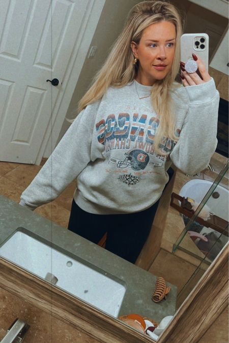 Tall, mama, comfy, cozy, outfit, vintage sweatshirt, Denver Broncos, best leggings 5’10 midsized

#LTKfindsunder50 #LTKsalealert #LTKmidsize