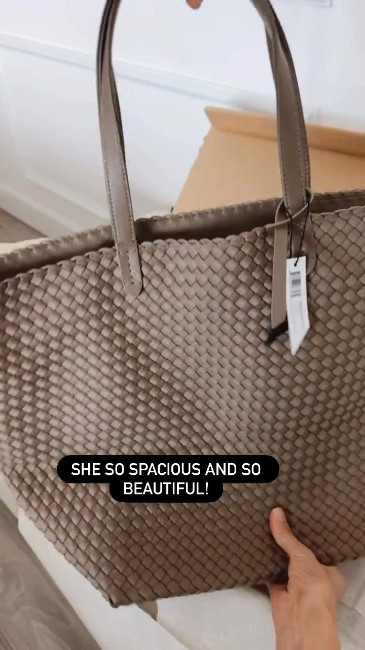 My favorite tote now in a different style!! It’s perfect for traveling or running errands 
Mine is size large on both bags 



#LTKTravel #LTKstorytime #LTKU