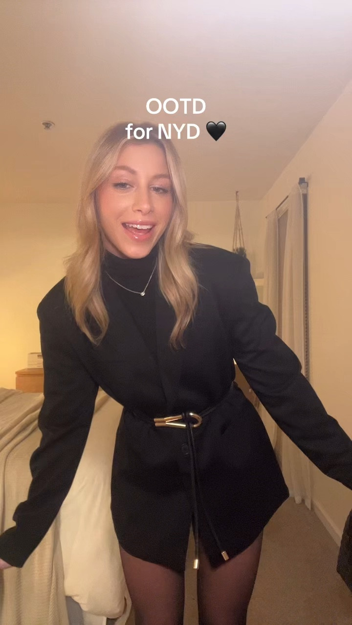 Classic all black look 🖤

#LTKSeasonal #LTKFindsUnder50 #LTKHoliday