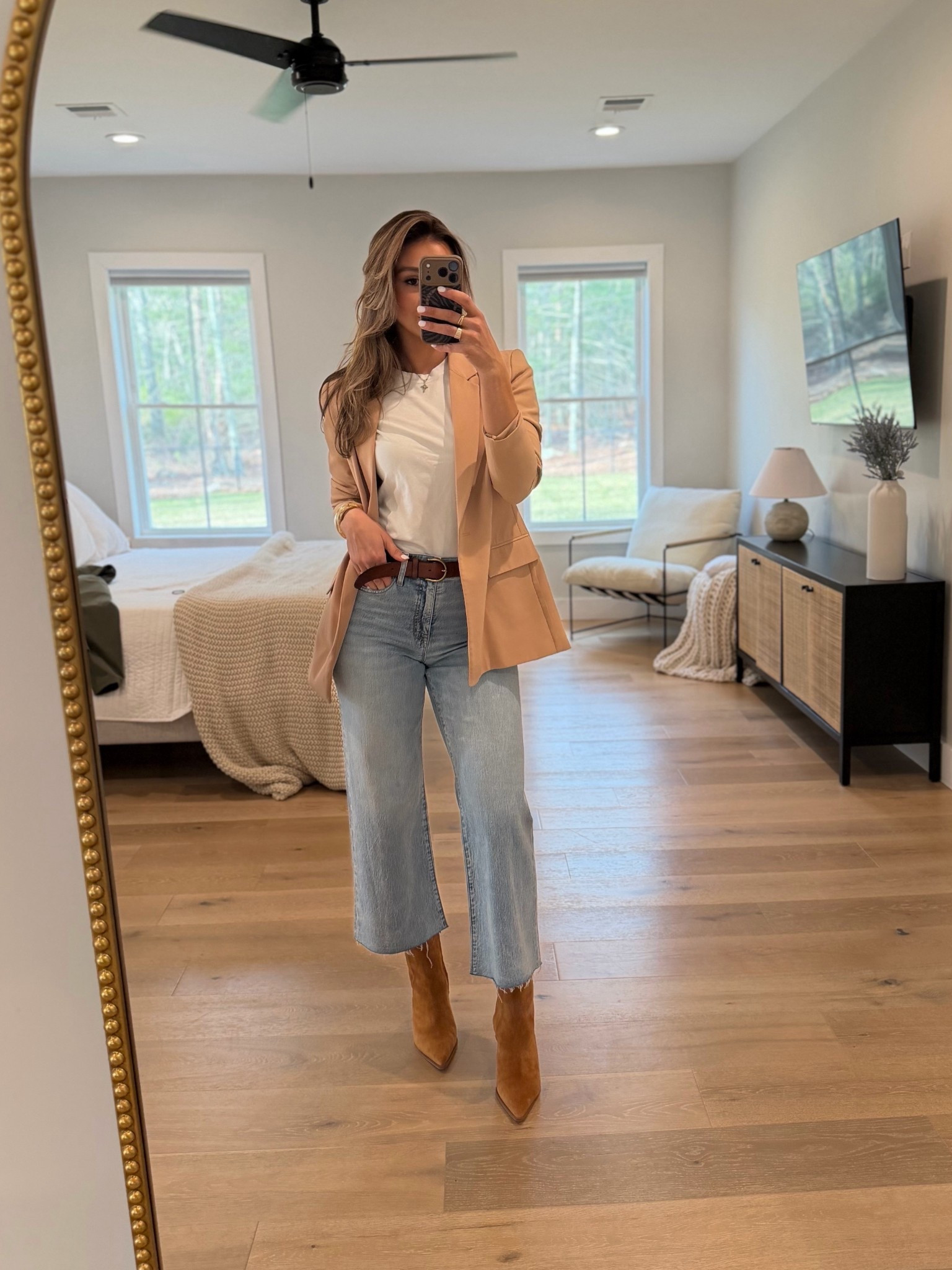 Casual Saturday night - dinner & Andrew Schultz comedy show 

• j crew, Amazon finds, Franco sarto, brown booties, made well leather belt, lululemon classic white t shirt 