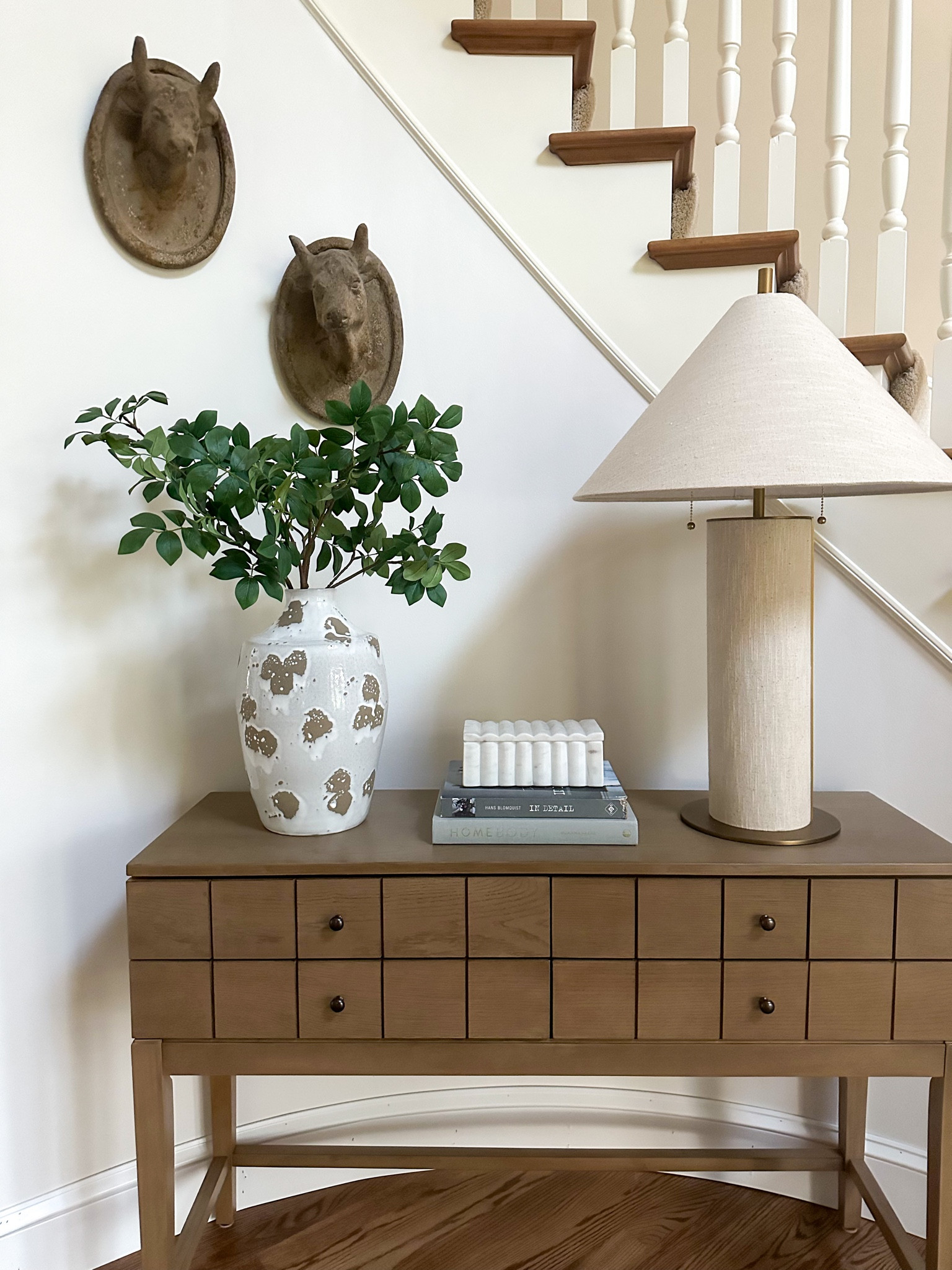 Playing around with our entry table today and it’s just about lamp o’clock! The cows were a Homegoods find, but linked the rest!

#LTKhome