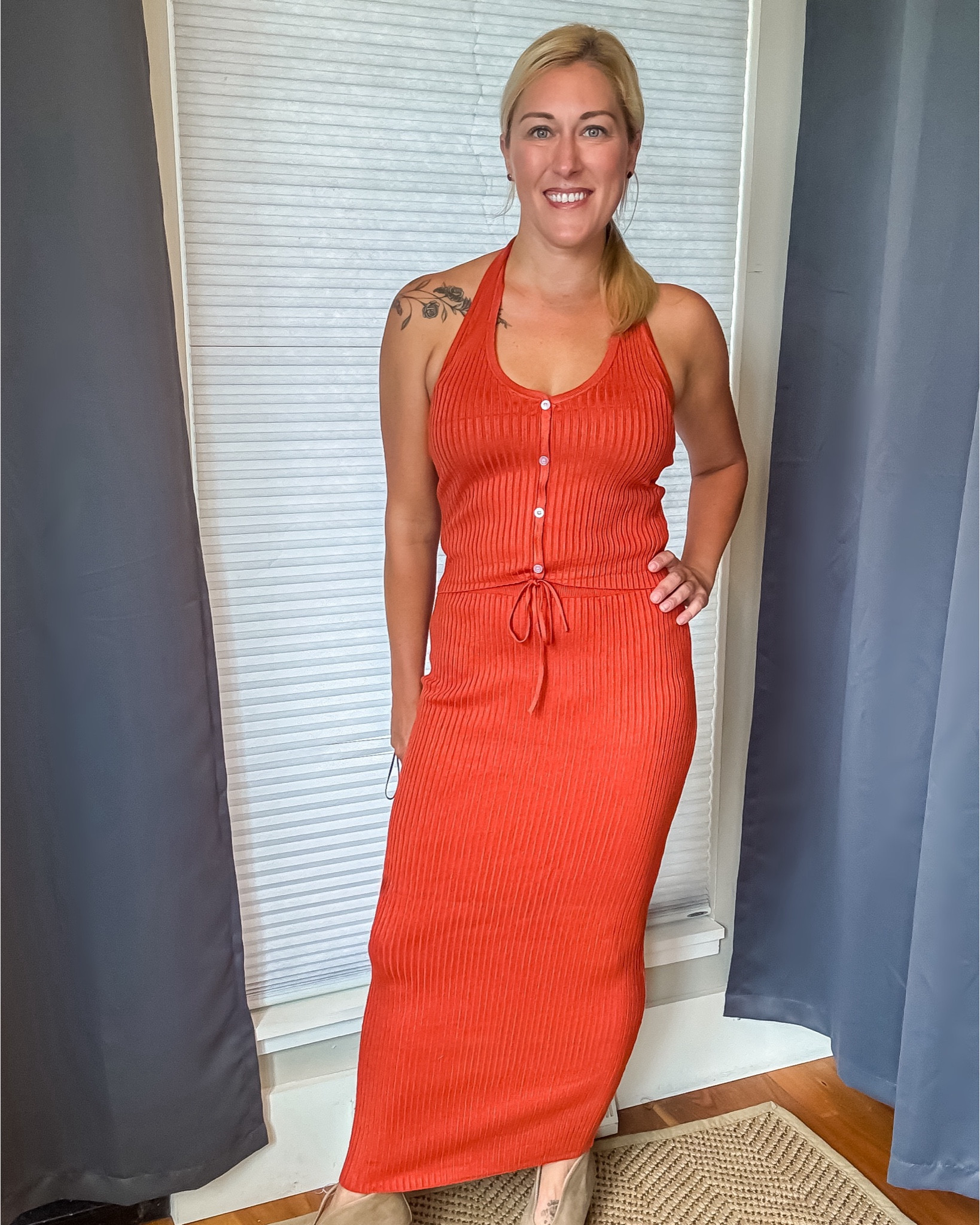 I’m obsessed with this ribbed 2pc set that comes in tons of colors!  The halter top with an adjustable tie pairs perfectly with the midi skirt for a flattering, put-together look you can dress up or down. 