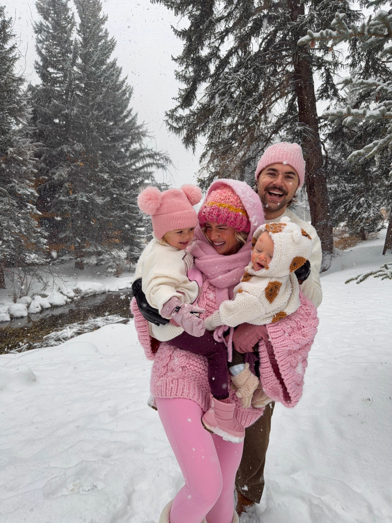 Snow days are the best days 💗❄️ My leggings are Bo+Tee (unlinkable) so I linked similar!

#LTKmomlife #LTKTravel #LTKSeasonal