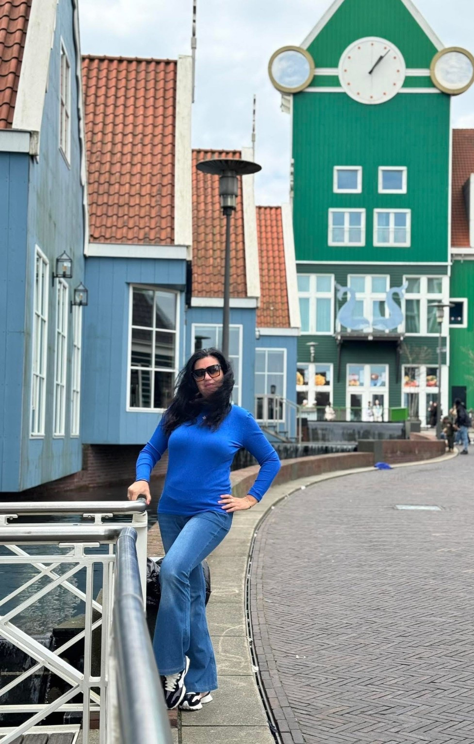 💙 When your sweater matches the background but these jeans steal the spotlight...
💙Ladies, I finally found the perfect travel jeans: lightweight, ultra-stretchy, comfy for long flights, flattering & affordable. True to size!

Anyone else tried Halara jeans yet?
🔗 https://bit.ly/4idLRul

#EasilyPackingList
 #EasilyTravelStyle

#LTKFindsUnder50 #LTKSaleAlert #LTKSeasonal