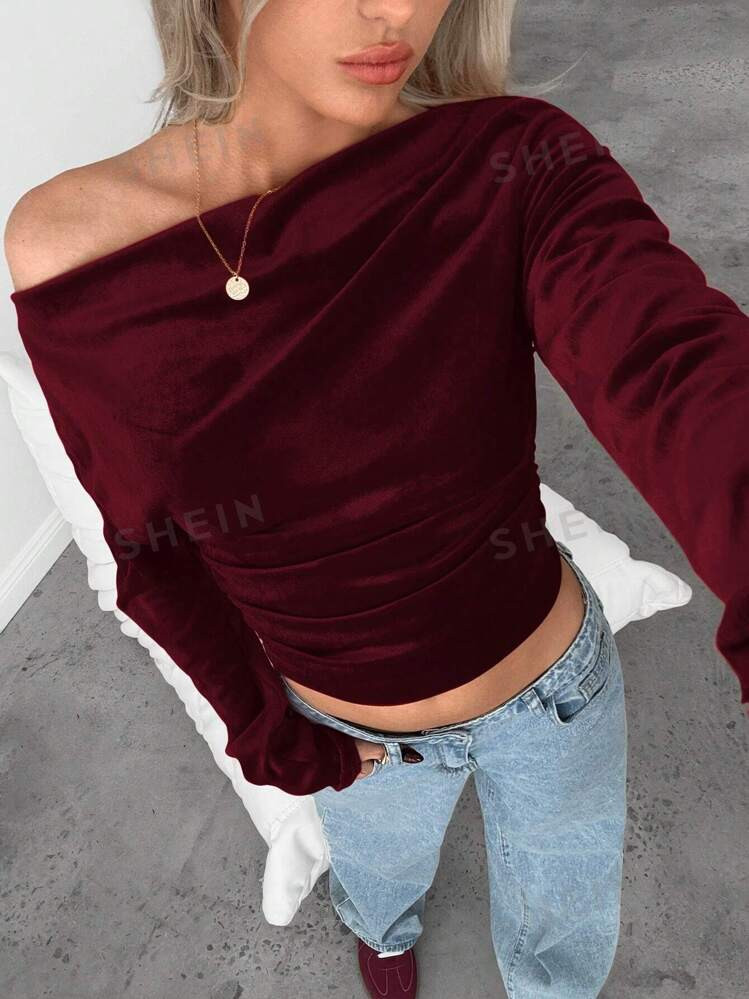TrendsSHEIN Essnce Women's Christmas Tops Velvet Off Shoulder T-Shirt Asymmetric Collar Long Slee... | SHEIN