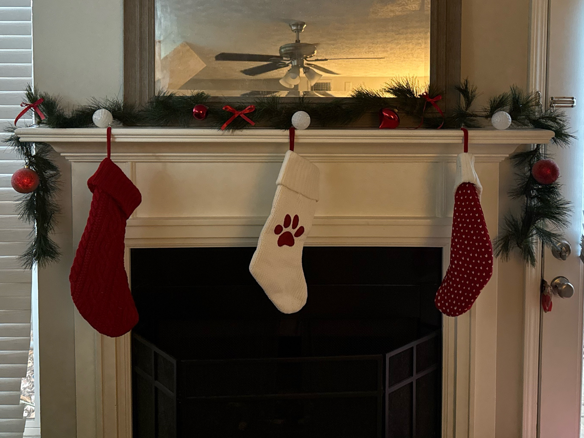 easy christmas mantal decor 

#LTKFamily #LTKHome #LTKHoliday