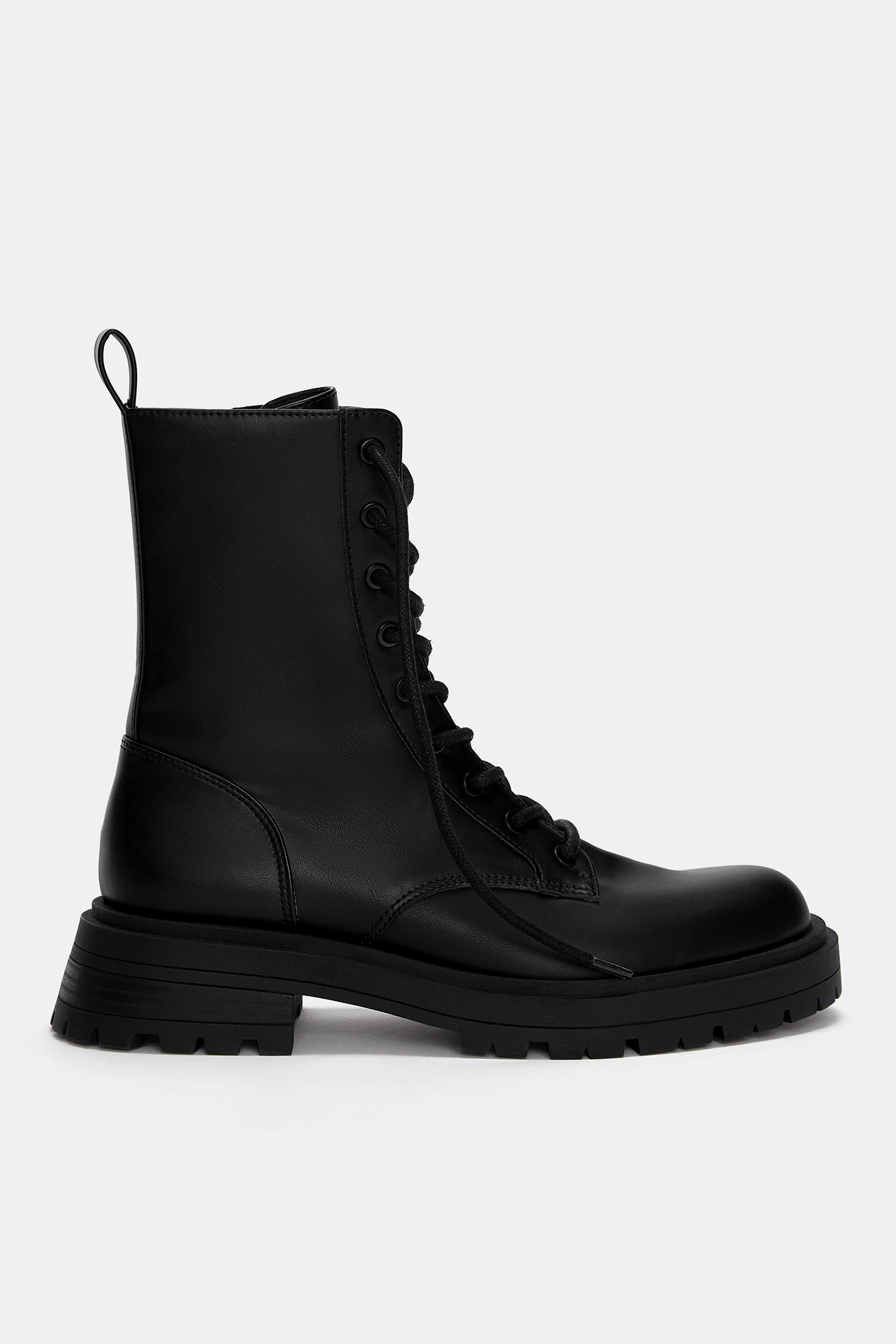 Flat lace-up ankle boots | PULL and BEAR UK