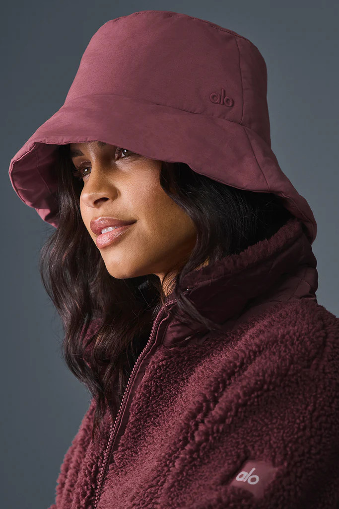 Good Shade Puffer Bucket Hat - Burgundy Truffle | Alo Yoga (US)