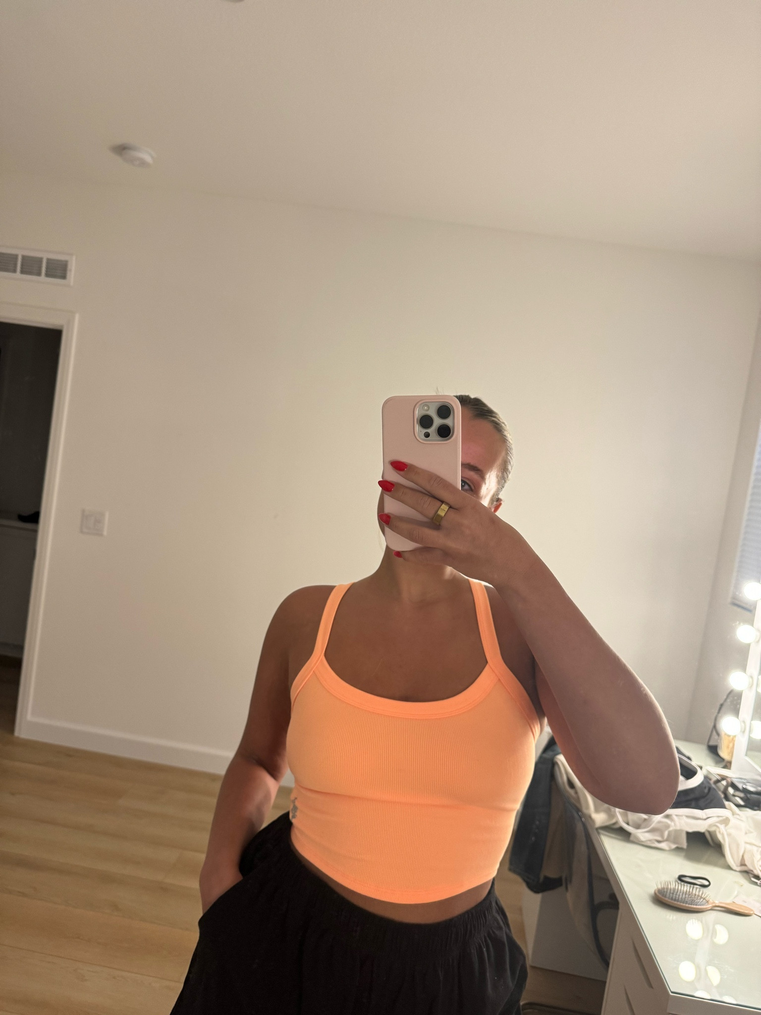 this is my new go to tank !!🍊
wearing a size m/l :) 



#LTKActive #LTKFindsUnder50 #LTKMidsize