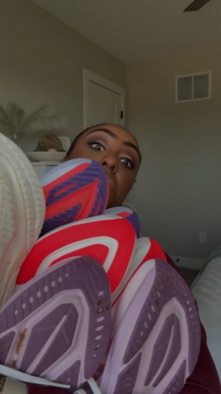 So I’ve realized after filming this nobody is going to be reaching out to me asking for my opinion for a shoe review.

This was hella chaotic but I’m just doing my best. 

@asics @asicsrunning @banditrunning @mmbaker2 thank you so much for swooping in to make something right that you didn’t do wrong. 

My running journey has leveled up by  1,000 since getting this “care package” 

And if you must know, the NovaBlast is exactly who she thinks she is 💁🏾‍♀️

#asicsrunning #runningcommunity #runnersofinstagram #runhappy #blackgirlswhorun #runninglife #asicssquad #novablast5 #superblast #sonicblast #megablast