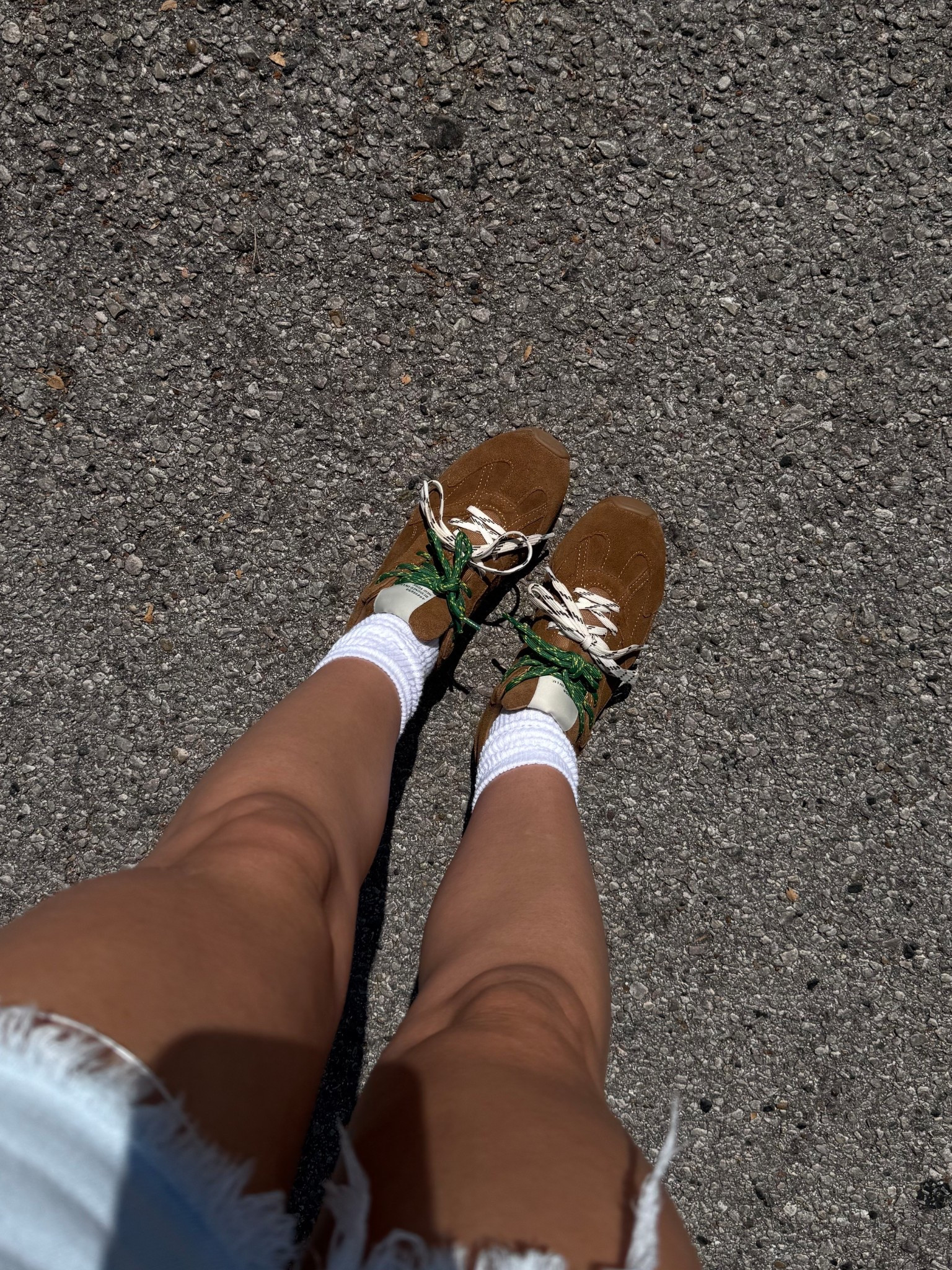 The perfect fall sneakers🤎
Size 7 US Women’s 
