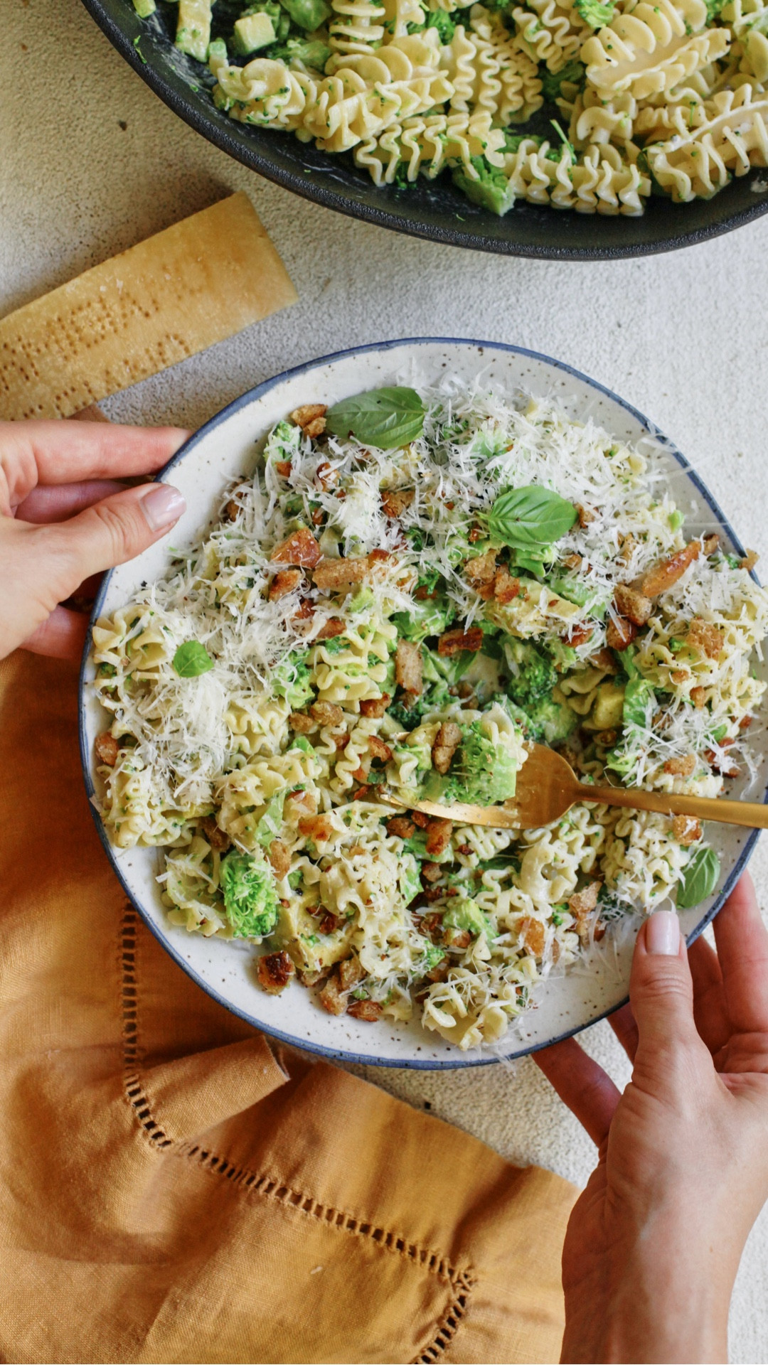 Broccoli Caesar Pasta Salad🥦

Basically trying to turn everything into a Caesar salad over here. 

I love how easy this one is for meal prep!!
If you’d like to print out the full recipe it’s on my blog: https://britacooks.com/broccoli-caesar-pasta-salad/ 

#mealprep #pastasalad #caesarsalad #broccolirecipes #lunchtime #lunchideas


#LTKFindsUnder50 #LTKSeasonal #LTKHome