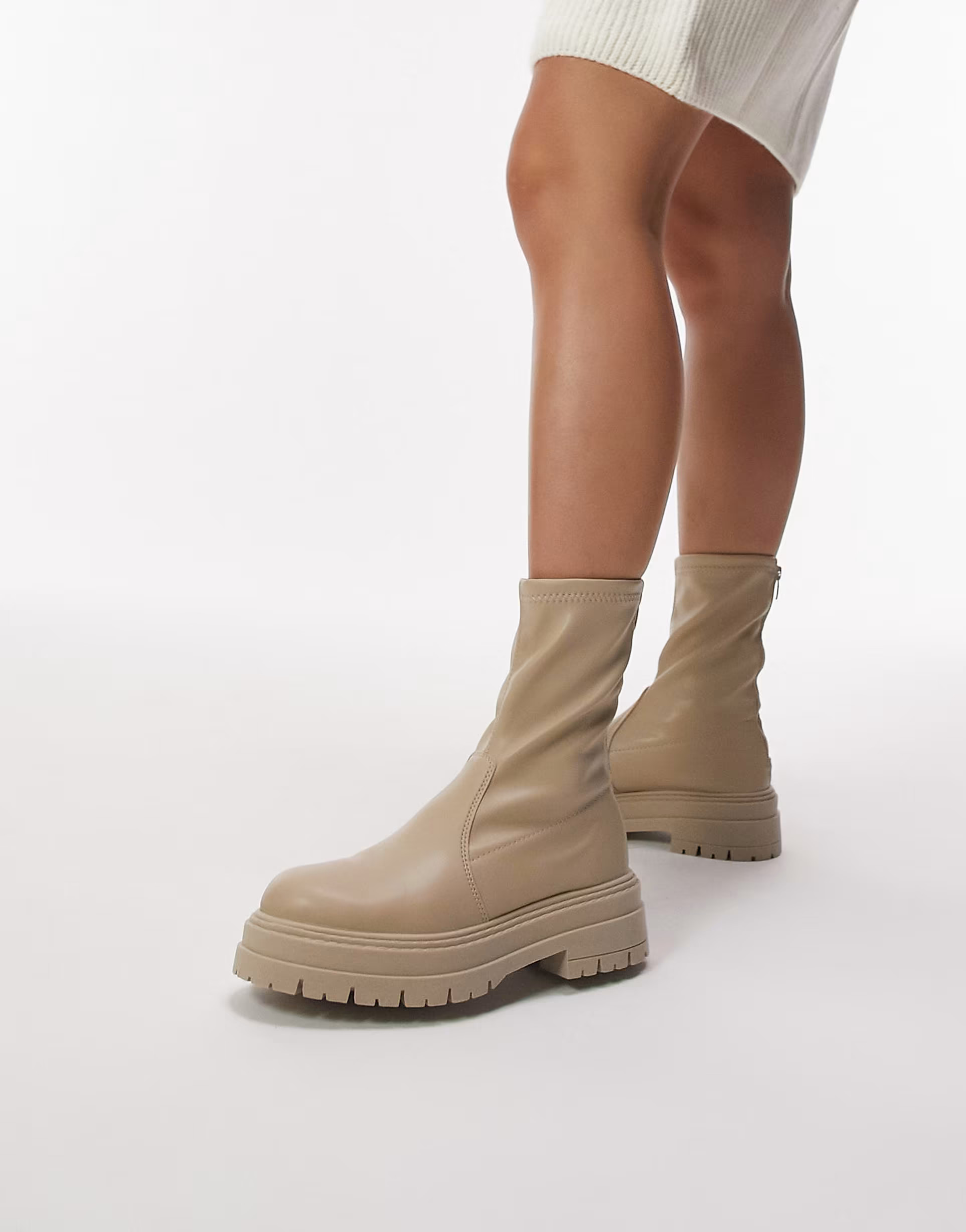 Topshop – Kasper – Klobige, enganliegende Stiefel in Camel | ASOS (Global)