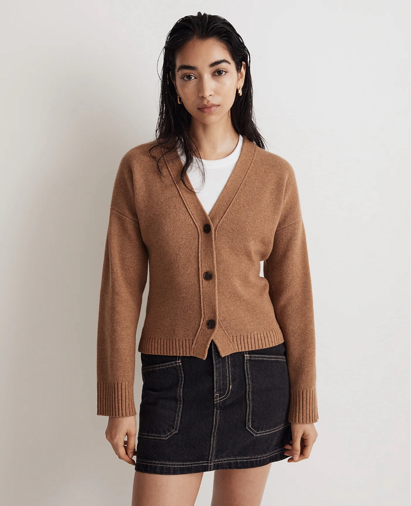 Warm and touchable, this wool-blend cardigan has a V-neckline and buttons along the front. The best part? Its slim fit is oh-so flattering.

#LTKxMadewell #LTKfindsunder100 #LTKstyletip