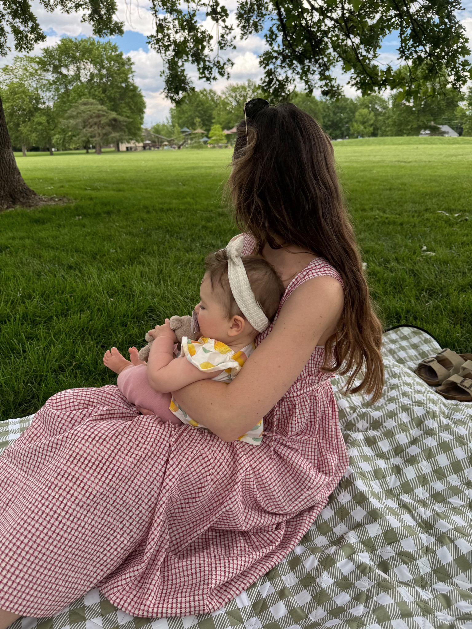 wearing an xs in this dress, lightweight, so comfortable and love all the details, perfect summer dress 

Spring dress, summer outfit, mom outfit, house dress 

#LTKSeasonal #LTKFamily #LTKFindsUnder100