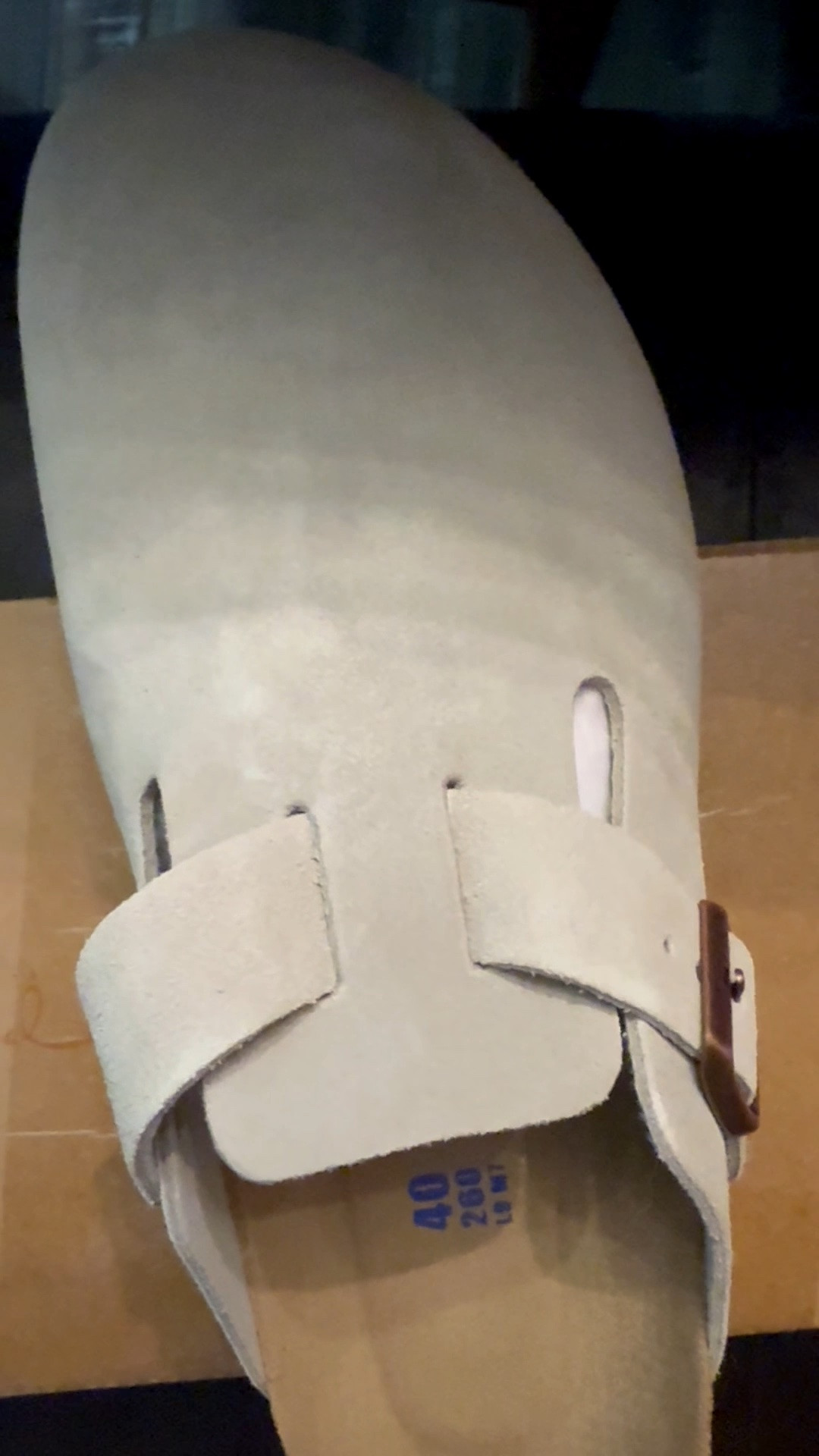 Unboxing my new Amazon shoes📦👞 love these clog mule style shoes for the fall 🍂 so easy to slip on and they go with everything. Very comfortable, stuck with my true size 9.5


Clogs / mules / fall shoes / fall fashion / fall style / Amazon shoes / Amazon fashion / Amazon style / Birkenstock dupes / Birkenstock lookalikes / look for less / designer lookalike

#LTKdayinmylife #LTKSeasonal #LTKvlog