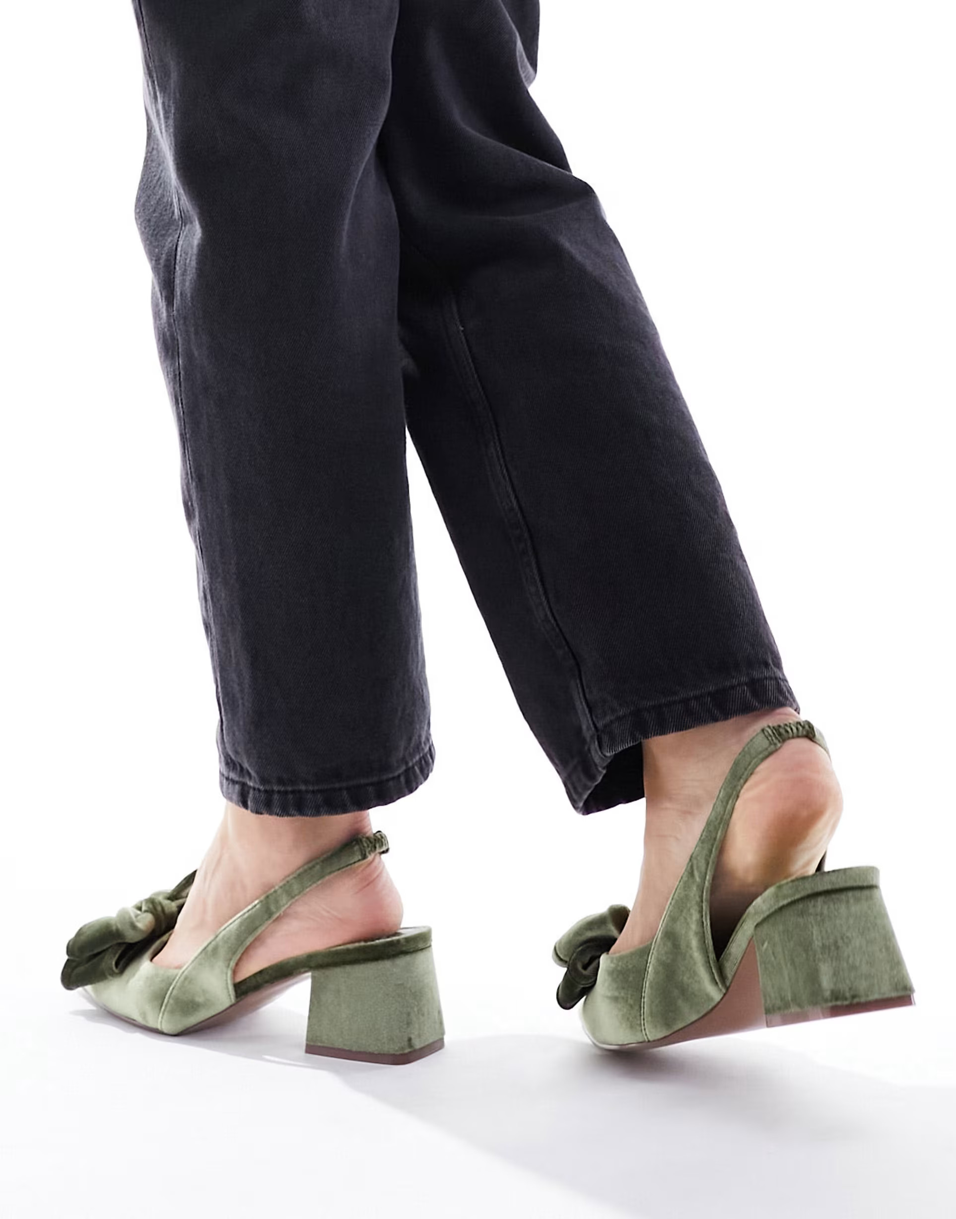 ASOS DESIGN - Symphony - Slingback-schoenen met halfhoge blokhak, strik en brede pasvorm in salie... | ASOS (Global)