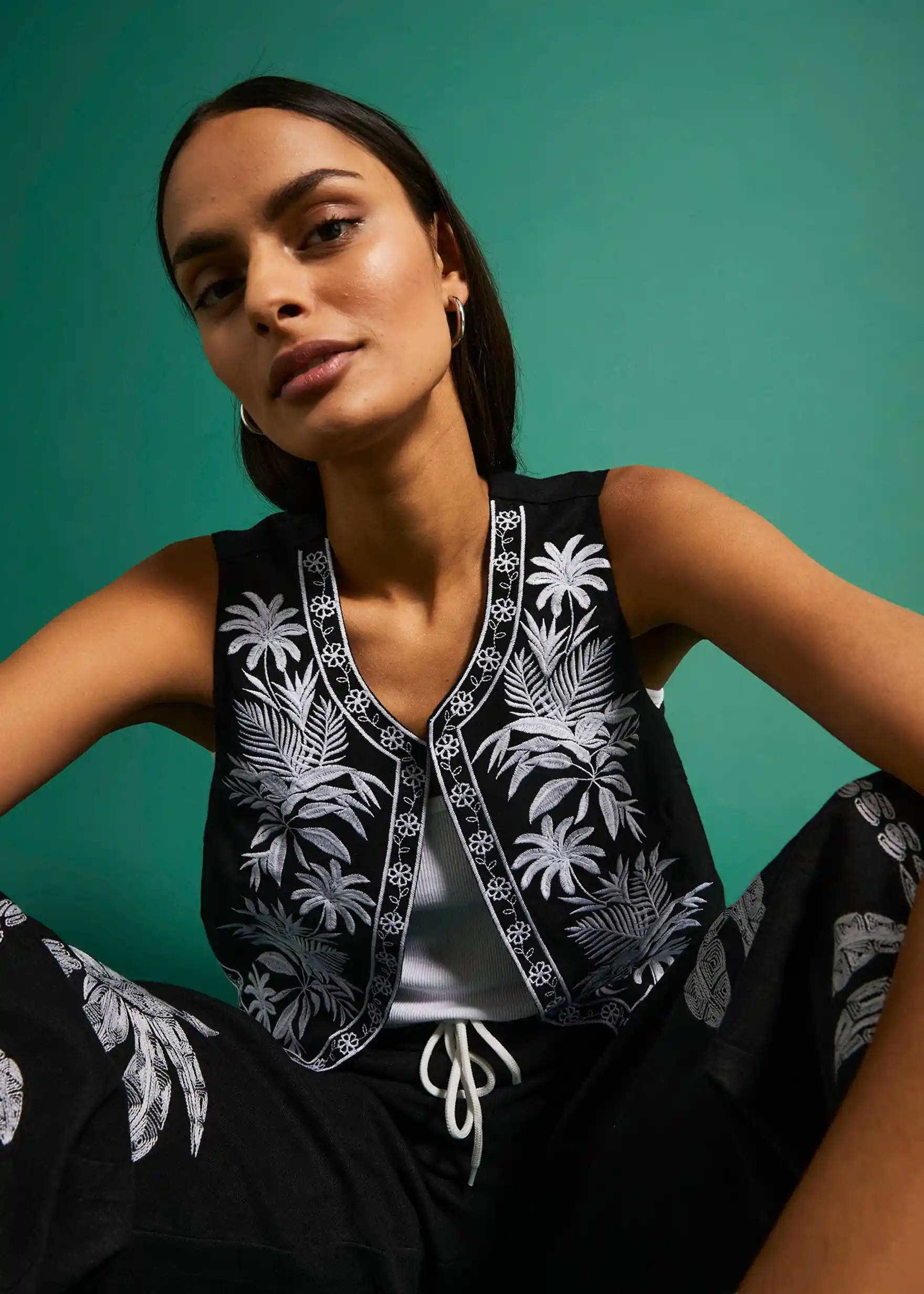 Weste mit Stickerei | Bonprix DE