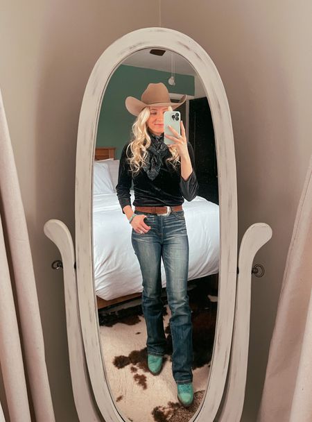 PBR outfit...

Not Linkable: 
Hat - ProHats 
Shirt (Black Velvet)- Tj Maxx
Wild Rag - Cinch 
Boots - Dan Post 

Rodeo, rodeo outfit, rodeo fashion, western, western fashion, western outfit, turquoise jewelry, Nashville, Nashville outfit 

#LTKshoecrush #LTKstyletip