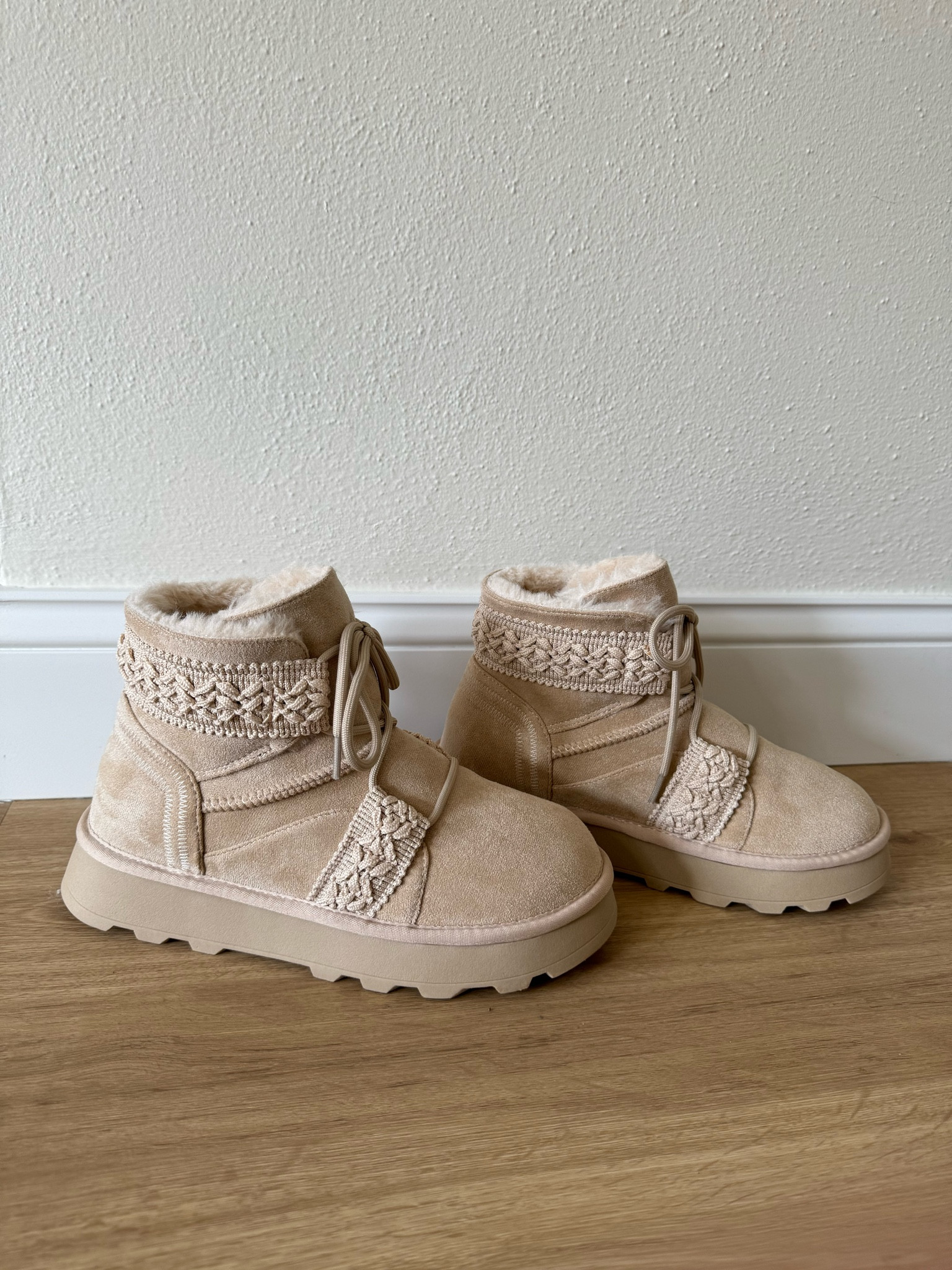  I just got the CUTEST boots the other day 😍 I’ve gotten so many compliments on them, and they are so cozy! They are perfect for fall & winter 🥰 They also have them in another color!

I also linked some other cutes boots I have found!!

#LTKHoliday #LTKSeasonal #LTKStyleTip