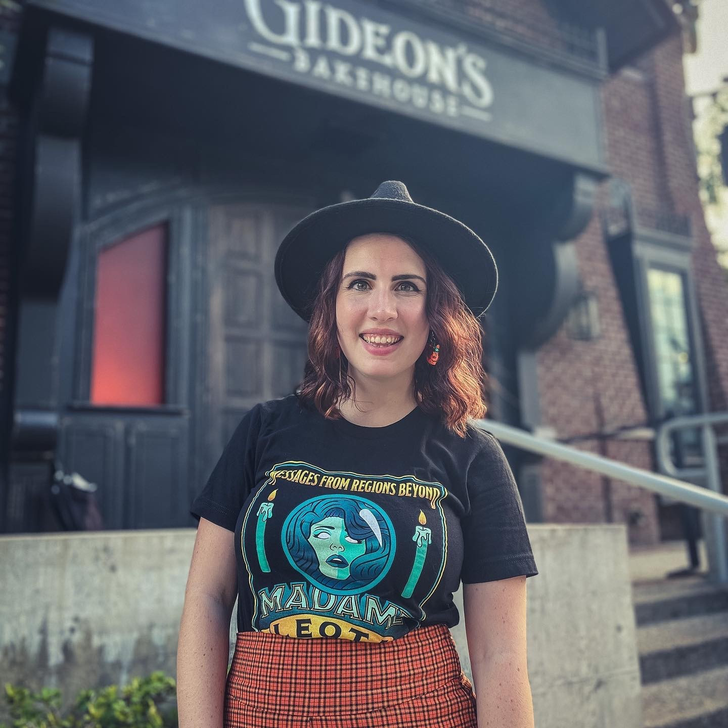 Something spooky this way comes...🔮
.
.
#disneysprings #uniquevintage #gideonsbakehouse #spookyseason #disneyhalloween #foolishmortalsupplyco #shein #sheinstyle