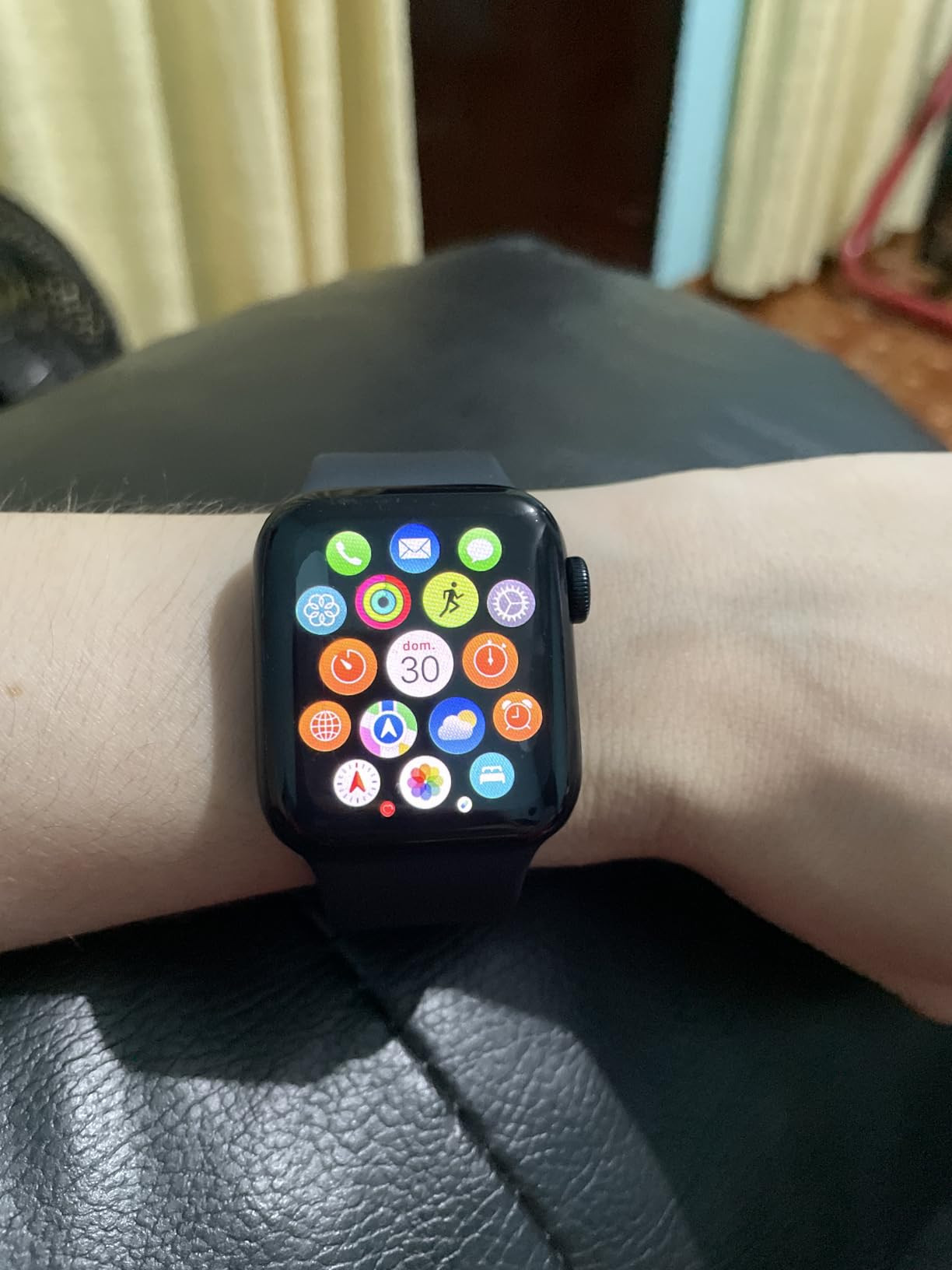 Apple Watch SE GPS • Caixa meia-noite de alumínio – 44 mm • Pulseira esportiva meia-noite ... | Amazon (BR)