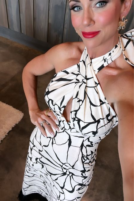 This dress is a DREAM!!!  Classy & elegant…perfect for vacation or your next spring or summer event.  It’s beautiful!  I’m wearing a size 2 for reference.  

#kbstyled #dillards #vacationdresses #vacationdress #summerdress #dresses

#LTKtravel #LTKover40