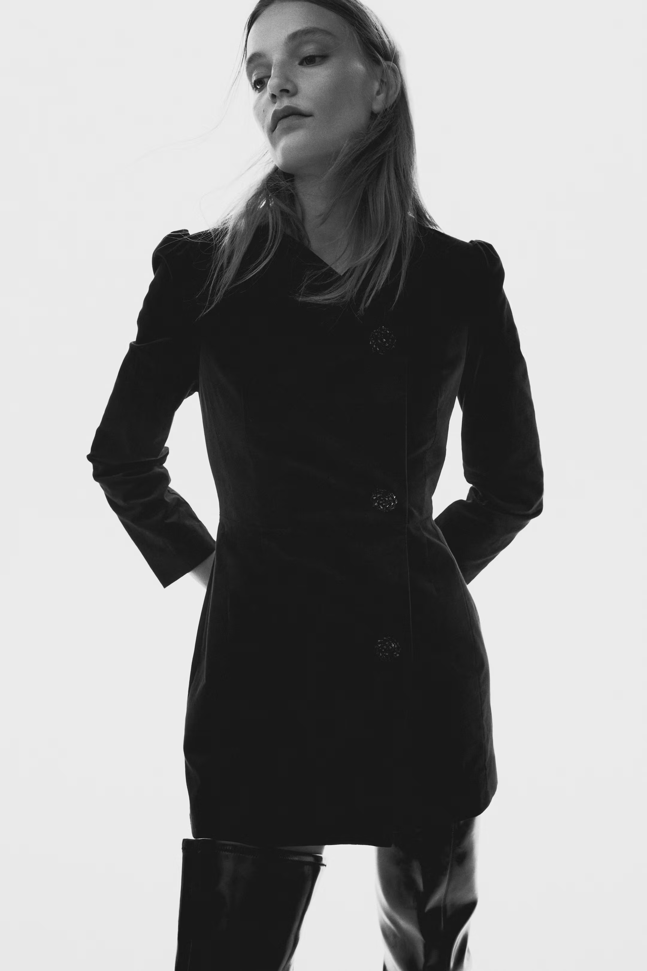 Velvet blazer dress | H&M (UK, MY, IN, SG, PH, TW, HK)