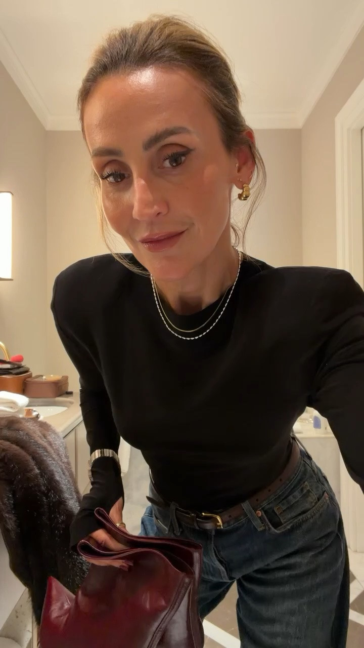GRWM for our last dinner in Vienna! Cozy Italian restaurant for the win and looking super cool with my shoulder pad top, jeans are Zara super comfy size 4.