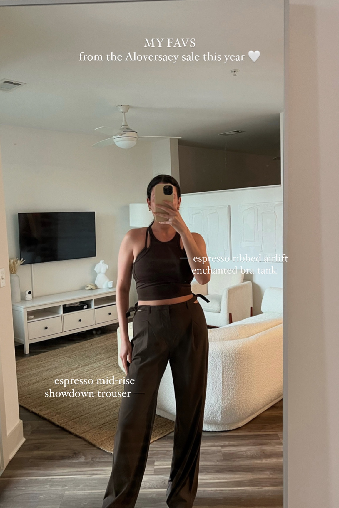 ヨガ・ピラティス alo Yoga Ribbed AirliftEnchanted BraTank