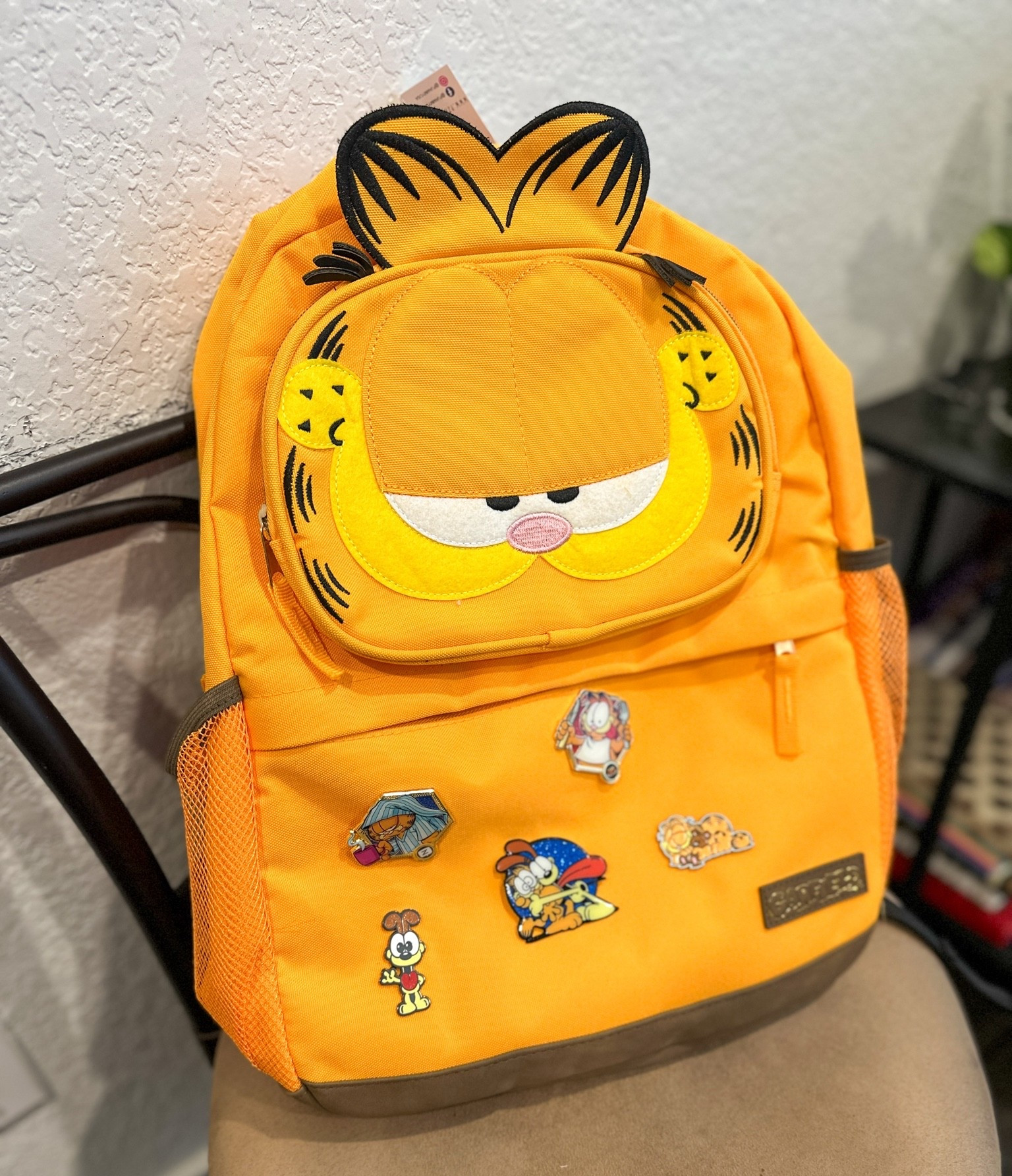 Seniors wear kiddie backpacks. As a kid one of my daughter’s favorites was Garfield. She wanted to do something no one do so she went with Garfield. Turned out cute. #senior2027 #seniorbackpack #backpacks