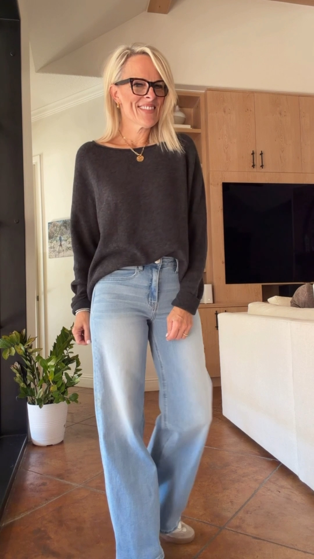 Treat yourself or grab the perfect gift from @onequince. These pieces are luxury quality without the luxury price tag!! 

Cashmere boatneck - I sometimes go TTS, sometimes go up to medium
Mongolian oversized cashmere - get true size! My colors - oatmeal & teak 
Bella Denim - tts I get 30” inseam 
Barrel leg denim - true size 
Coats - I get true size 

Great prices for Great gifts 

#quincepartner

#LTKOver40 #LTKSeasonal #LTKGiftGuide