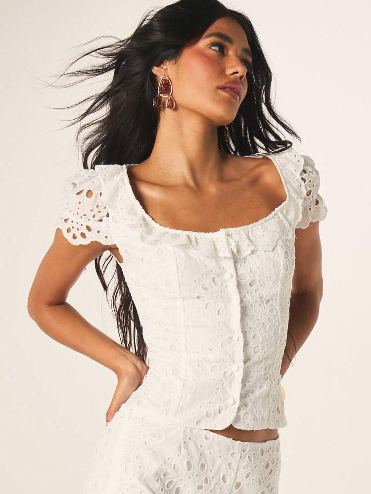 MISSGUIDED Women's White Eyelet Broderie Anglaise Crop Top With Puff Sleeves Square Neckline Button Front Summer Vintage Feminine Blouse | SHEIN