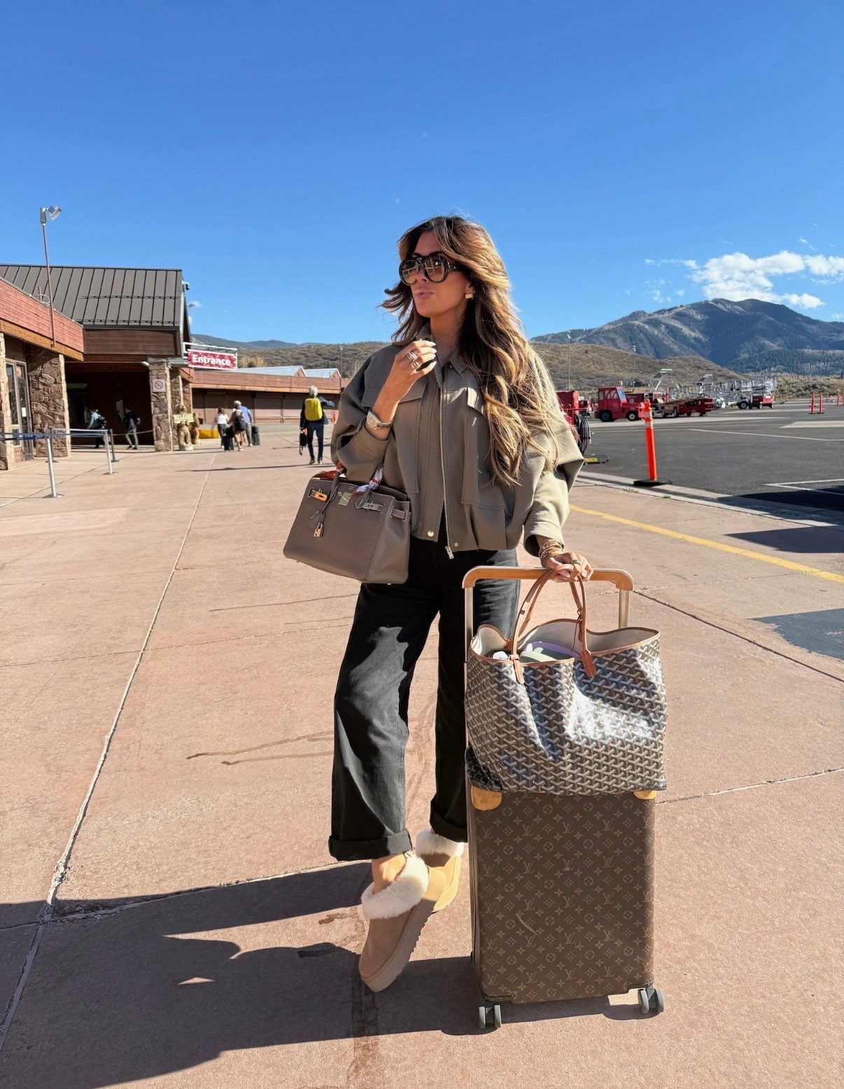 I’m wearing size small in the jacket and size 26 in the jeans. Paired with the coziest Ugg slippers! 🤍✈️

Airport outfit, Travel outfit, Black jeans, Jacket, Zara finds, Zara fashion, Fall fashion, Fall outfit inspo, Fall outfits, Uggs, Emily Ann Gemma

#LTKootd #LTKmomlife #LTKdayinmylife