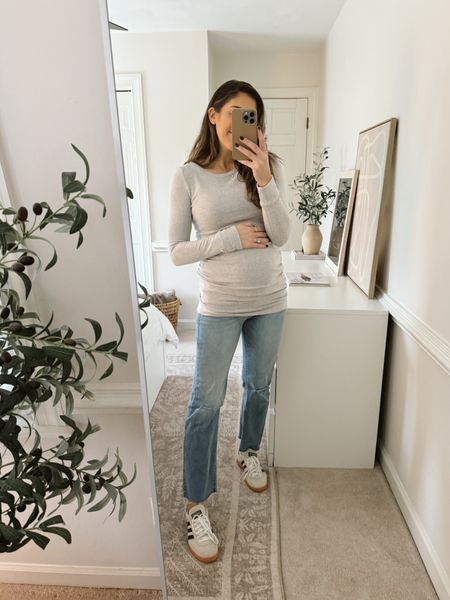 my winner of all the maternity jeans i’ve tried so far. and pink blush outfit 1 of 3.

jeans 26. S in top. both very comfy and cozy. 

#gifted #pinkblush #maternity 