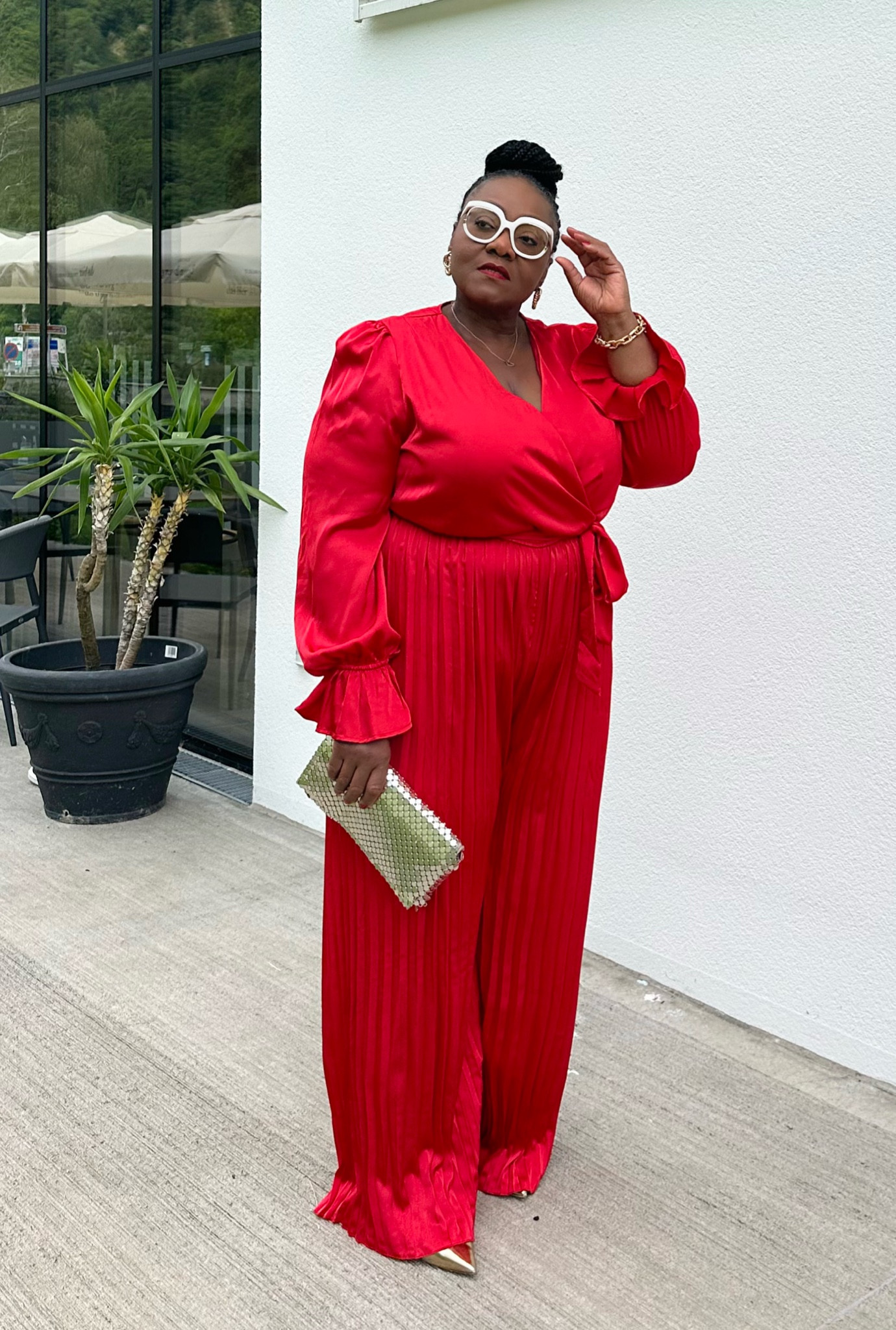 Classy red jumpsuit 🌺
•


#LTKwedding #LTKFind #LTKcurves