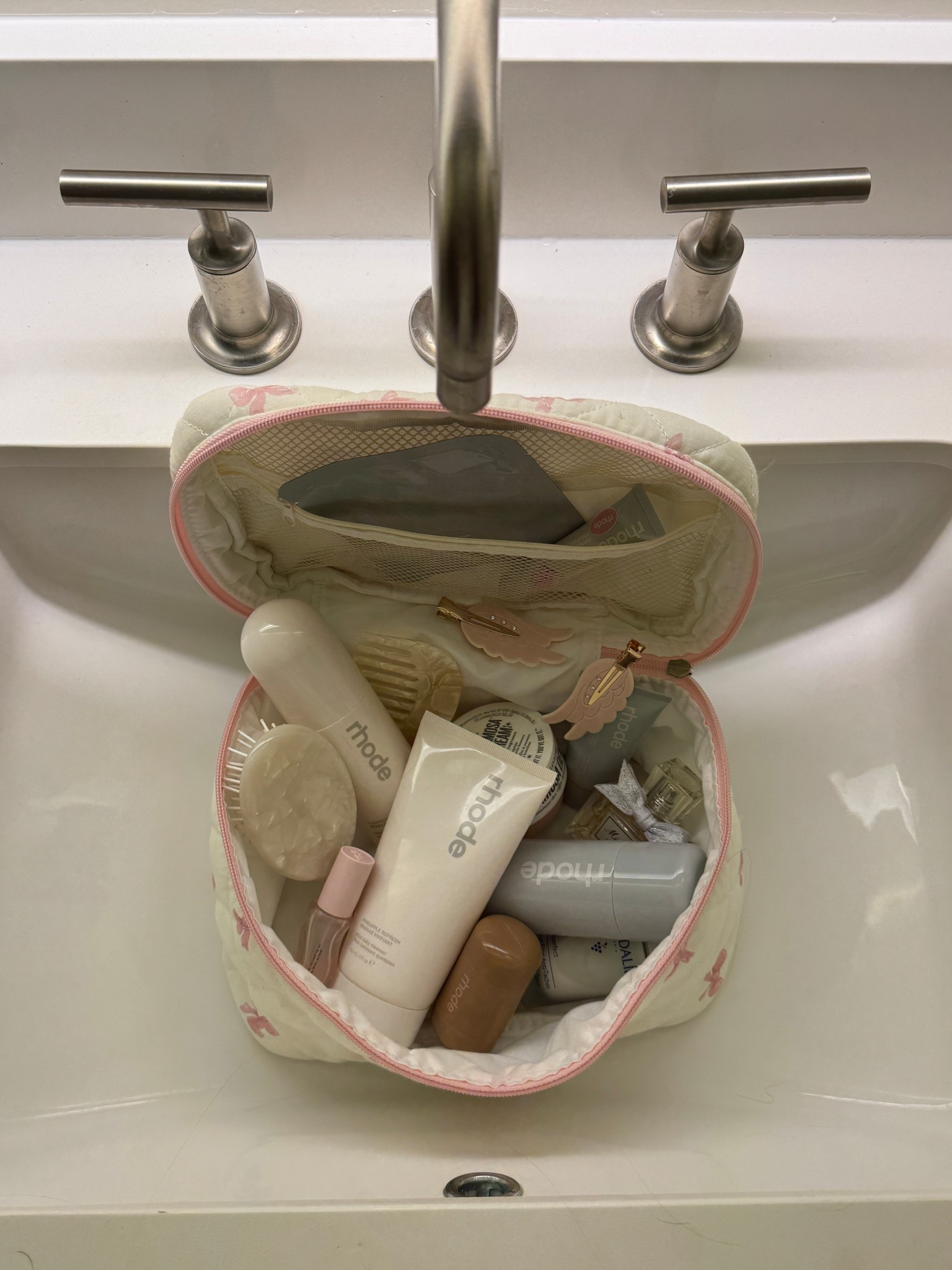 getting ready with no interruptions >>> 

#grwm #makeupbag #makeupessentials #skincare #skincarebag 

#LTKmorningroutine #LTKgrwm #LTKdayinmylife