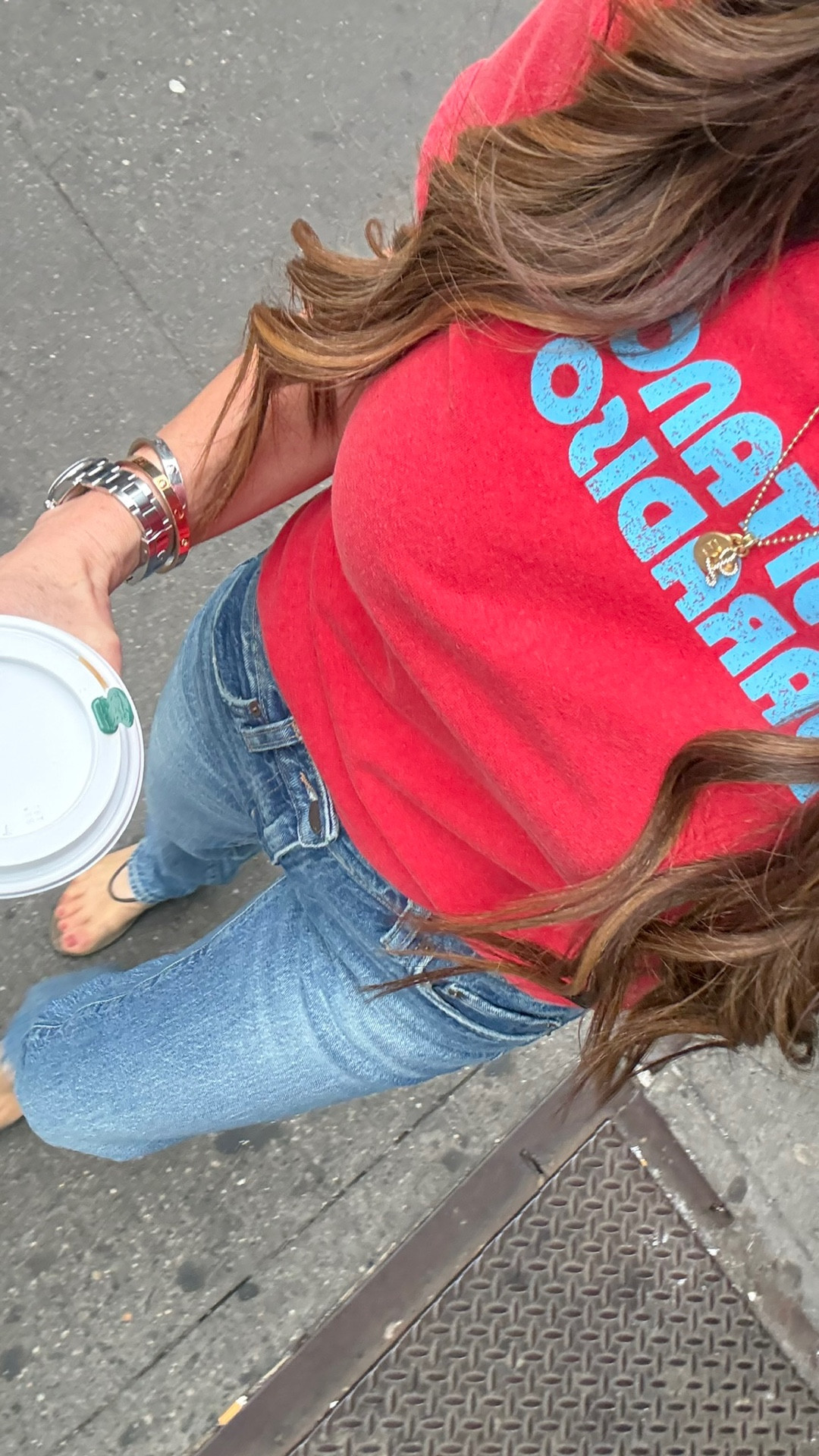 What I wore to go check out Kyle Cooke do a pop up dj event in my nyc neighborhood. Got a pic, listened to a couple songs, then went to dinner.
•tee xs
•jeans 24
•flats tts