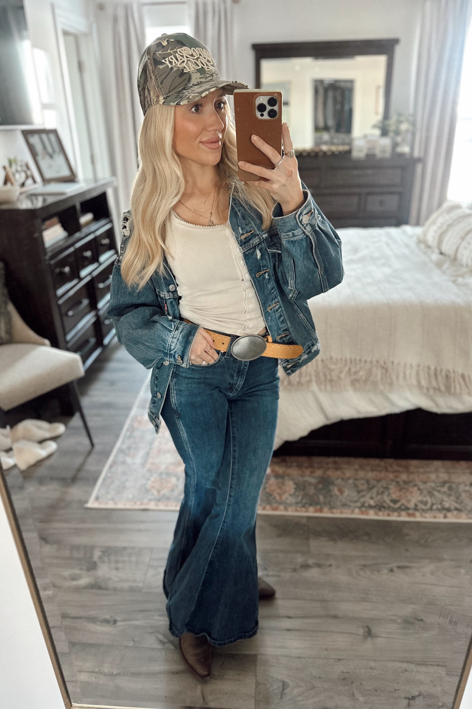 Loving a denim on denim fit!! Linking my favorite wide leg bell bottom jeans from Lainey Wilson’s collection with Wrangler!! They do sell them at Rural King so if you’re close to that you can always check their for in stock sizes!;)

#LTKStyleTip #LTKWorkwear #LTKU
