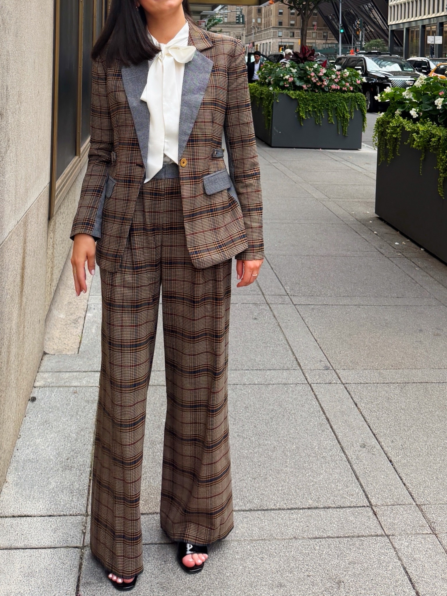 Fall in an outfit 🤎 blazer and pants are so amazing for work/autumn