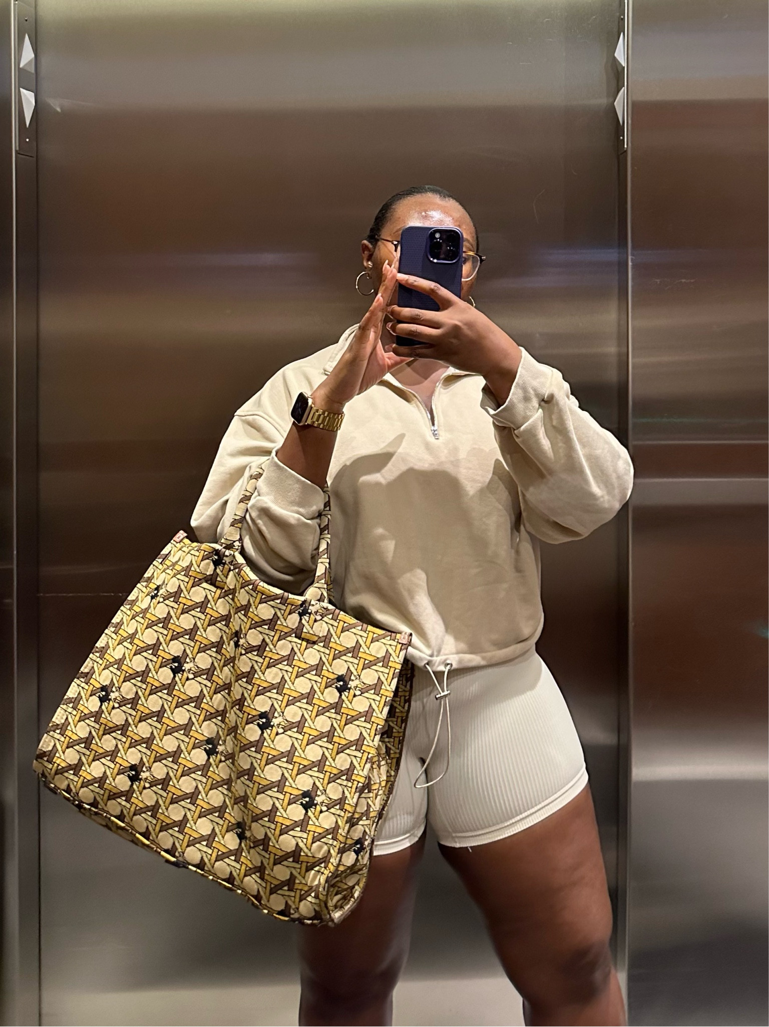 Beige and stylish travel tote. I love using this as a carry on when I’m travelling and and it fits so much! 

#LTKitbag #LTKtravel #LTKFind