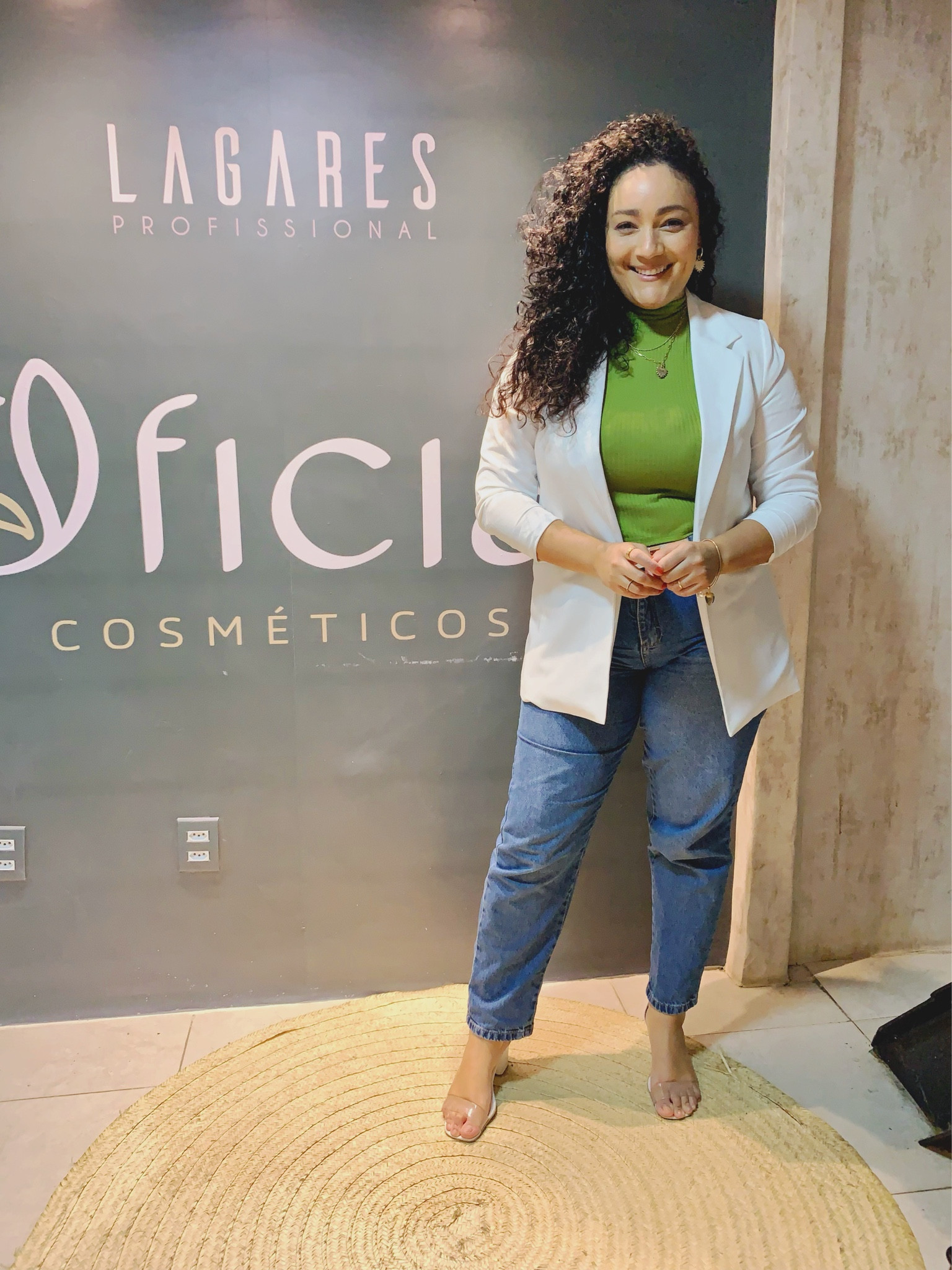 Com um blaser você pode deixar o seu look com aquele  toque mais elegante e sofisticado.
Deixei alguns modelos de blasers como esse e também calças e blusas parecidas com a minha.  

#LTKbrasil #LTKcurves #LTKstyletip