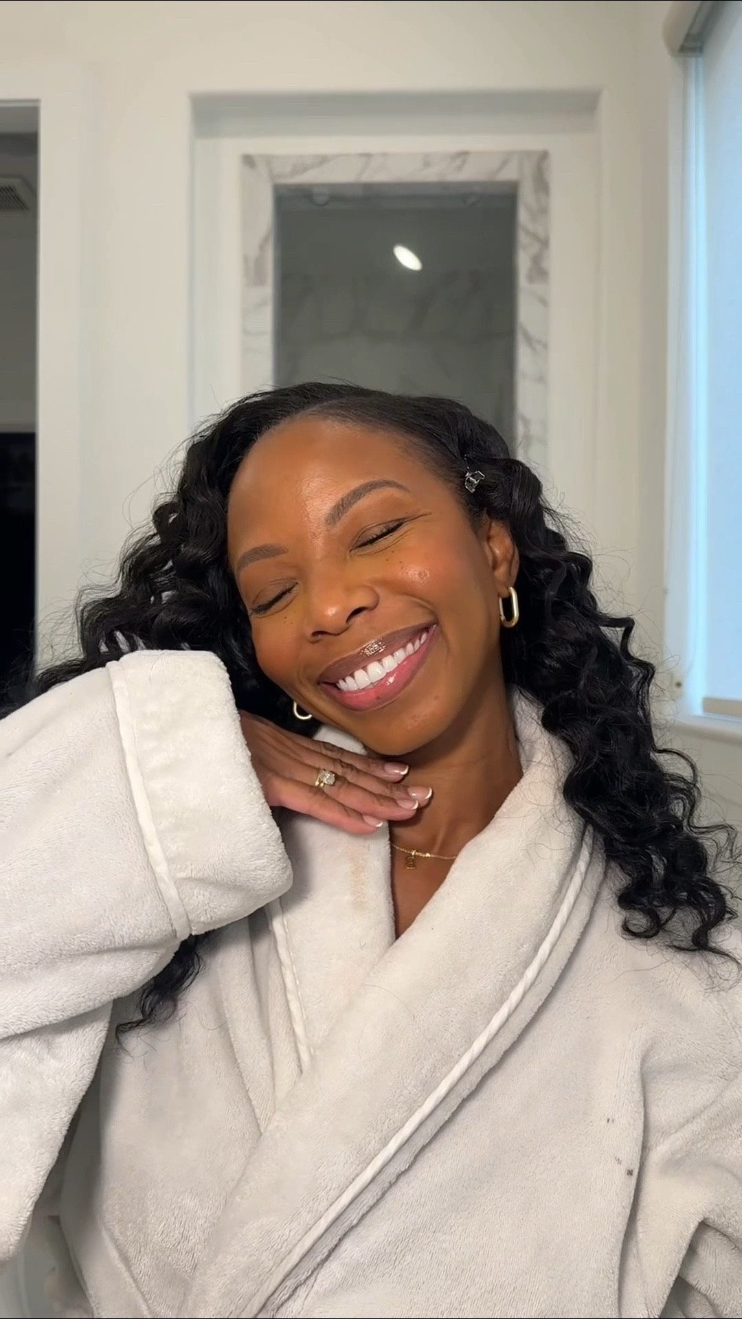 POV: Your hair’s dry, your wash day started at 10PM, and now you’ve got showings in the morning 😩

I kept my wash day pretty simple by using affordable products to cleanse my scalp/braids, wash & deep condition, then spent a few hours under the dryer… only to wake up with damp hair and a full schedule 🫠

Fast forward: braid-out’s finally dry, hair curled (only the parts you can see because I’m lazy 😅), and postpartum edges still hanging in there by a thread.

I might’ve used too much heat, but I look cute… so a win is a win 💁🏾‍♀️✨

✨ Here’s everything I used:
- Shampoo &conditioner - Crème of Nature Pure Honey line @cremeofnature 
- Deep conditioner - Aussie 3 min miracle curls @aussie 
- Scalp shampoo - Head and Shoulders Tea Tree @headandshoulders 
- Heat protectant- Chi 44 Iron Guard @chihaircare 
- Heat protectant- Olaplex 7 Bonding Oil @olaplex 
- Gel - Olive Oil Eco Styler @ecostyle_us 
- Edge strips- Wrapp It
- Bonnet dryer - Gold N Hot @goldnhotelite 
